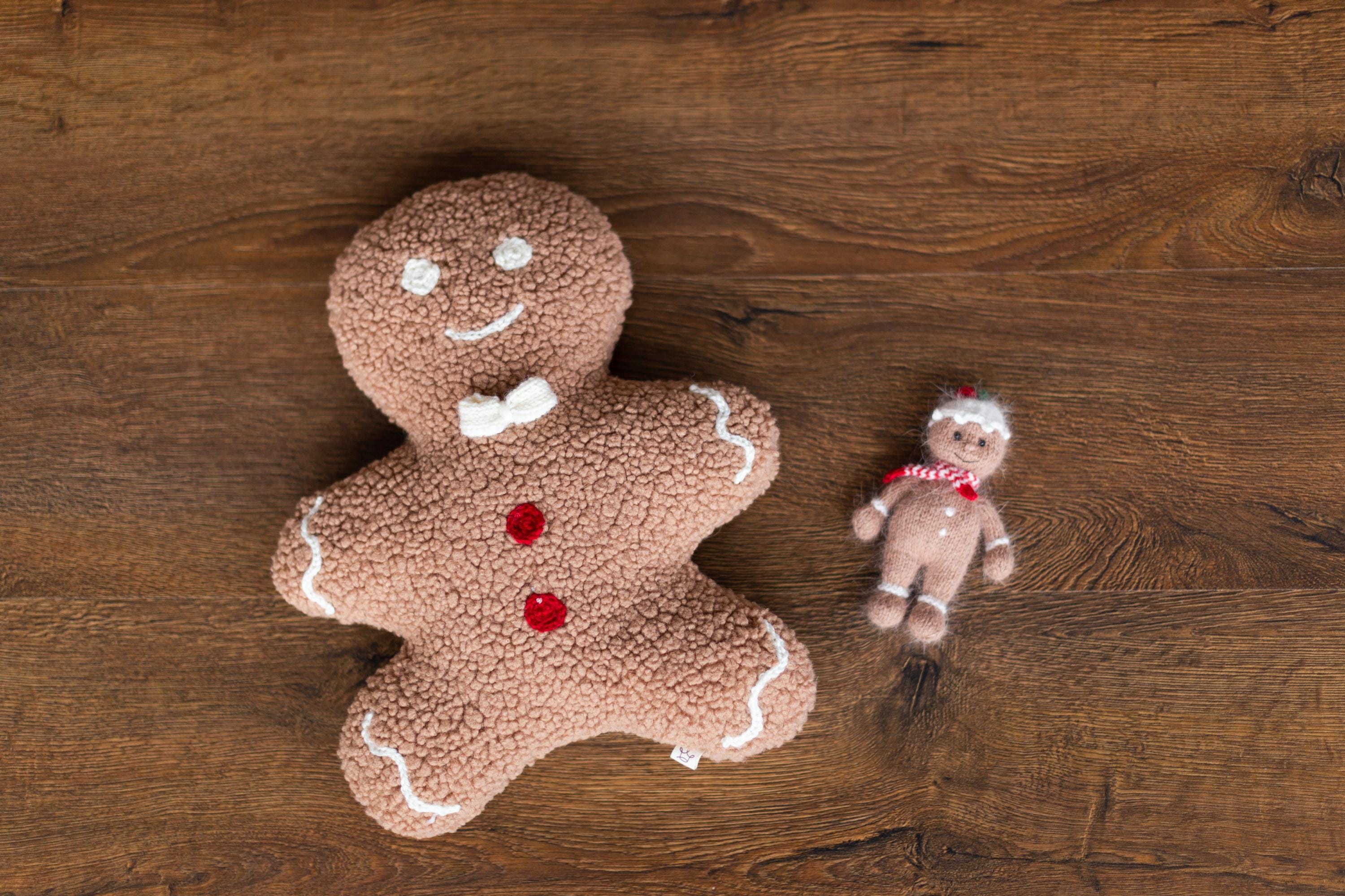 Christmas Gingerbread Pillow Decor, Plush Gingerbread Man Pillow for Christmas Newborn Photography props, Newborn Gingerbread Man Photo Prop