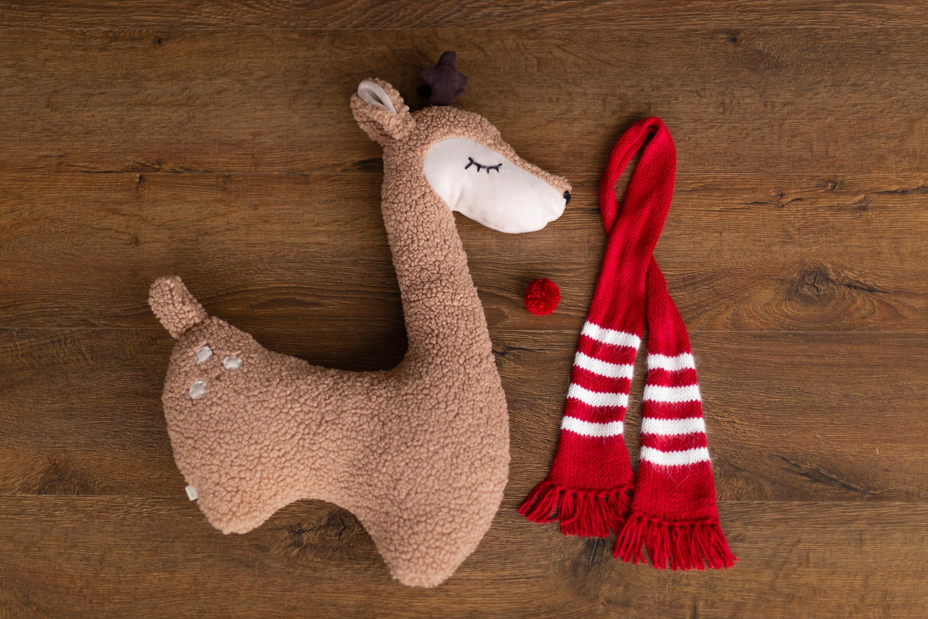 Newborn Animal Posing Pillow for Newborn Photography props, Newborn Deer Posing Pillow, Newborn Deer Poser Pillow, Newborn Stuffed Animal