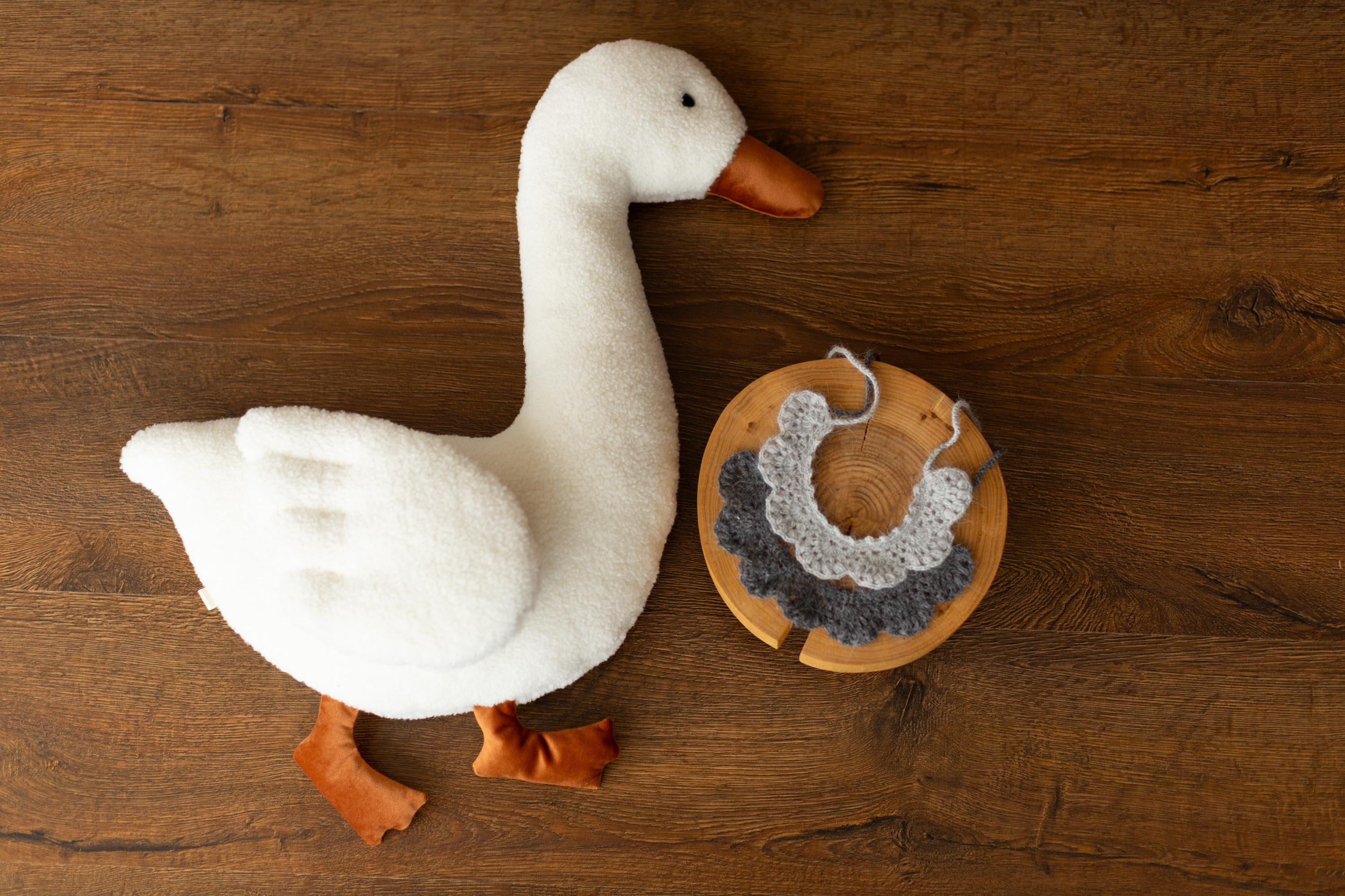 Newborn Goose Posing Toy, Newborn Animal Posing Pillow for Newborn Photography prop, Newborn Stuffed Animal Pillow, Baby Goose Pillow Toy