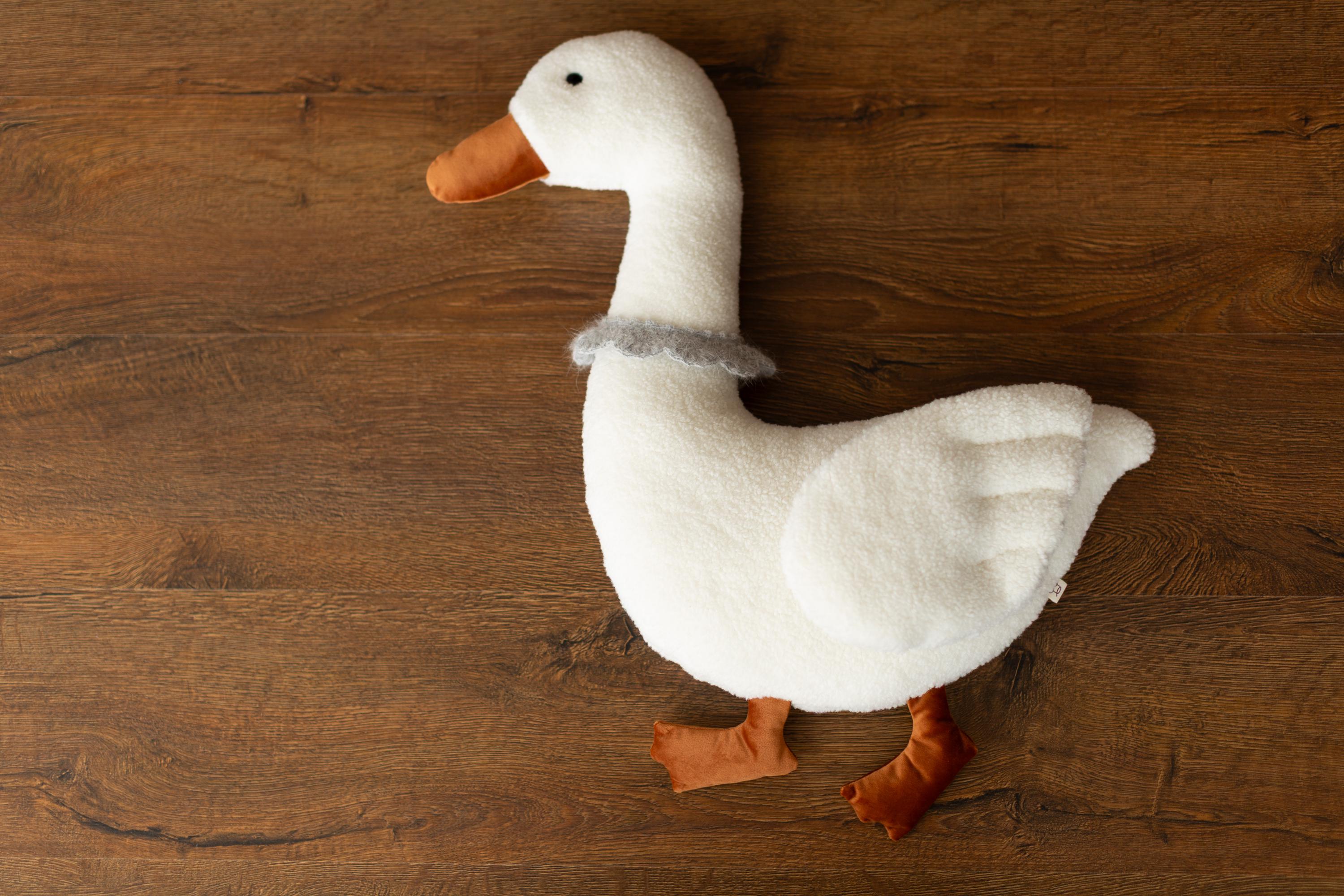 Newborn Goose Posing Toy, Newborn Animal Posing Pillow for Newborn Photography prop, Newborn Stuffed Animal Pillow, Baby Goose Pillow Toy