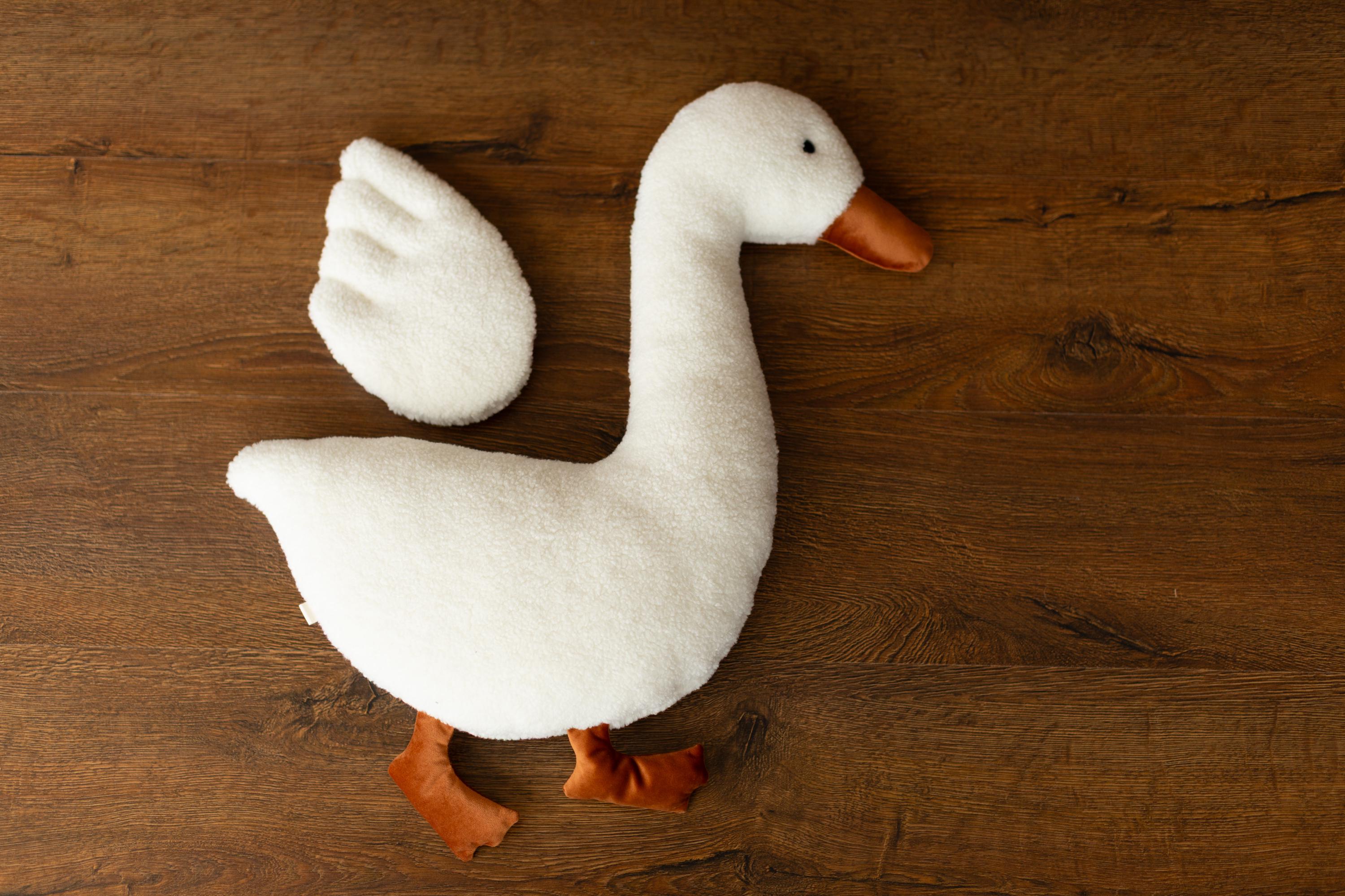 Newborn Goose Posing Toy, Newborn Animal Posing Pillow for Newborn Photography prop, Newborn Stuffed Animal Pillow, Baby Goose Pillow Toy