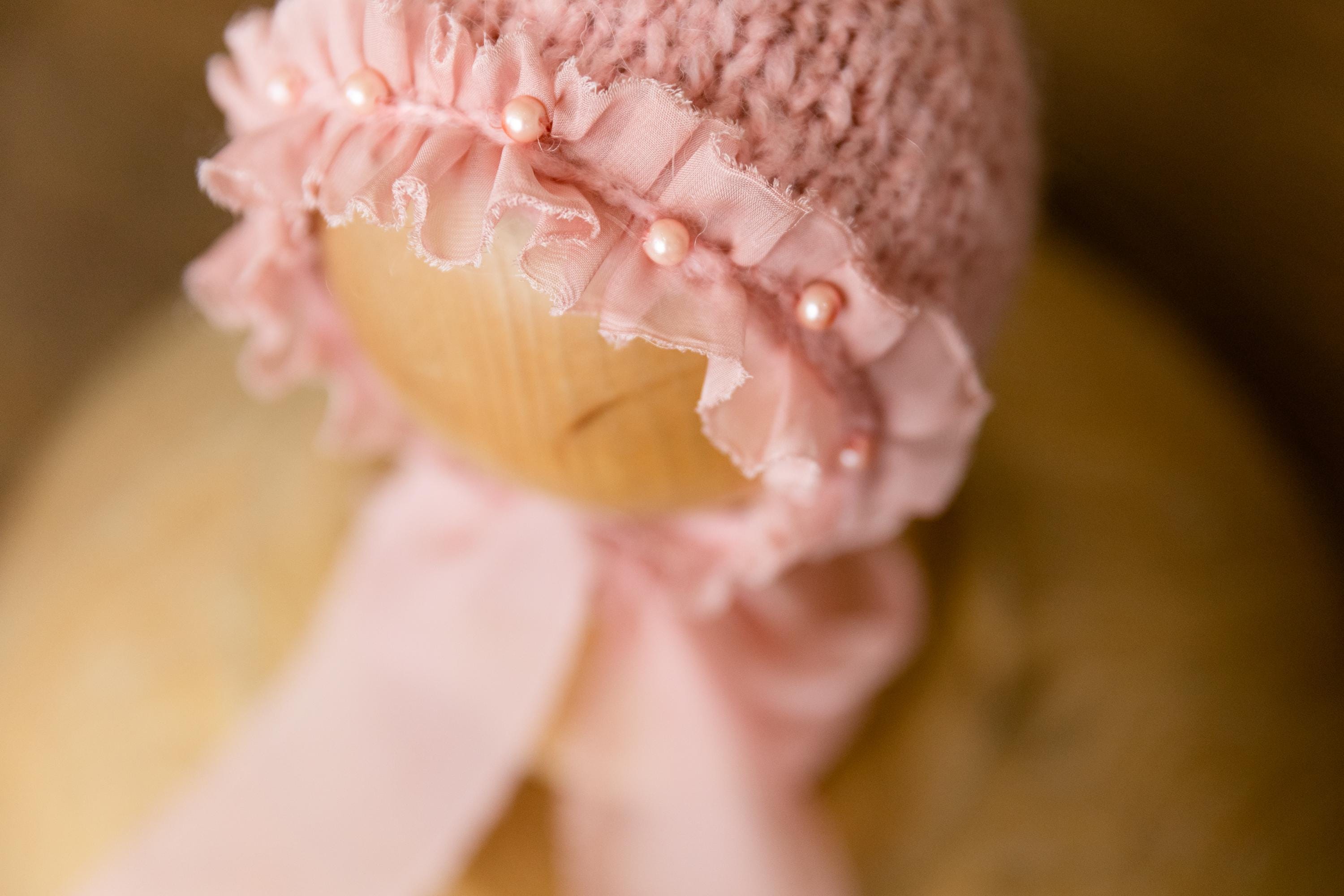 Newborn Knitted Bonnet with Pearls and Chiffon Ties, Newborn Girl Outfit, Newborn Girl Bonnet, Newborn Photography Props for Girl, Girl Hat