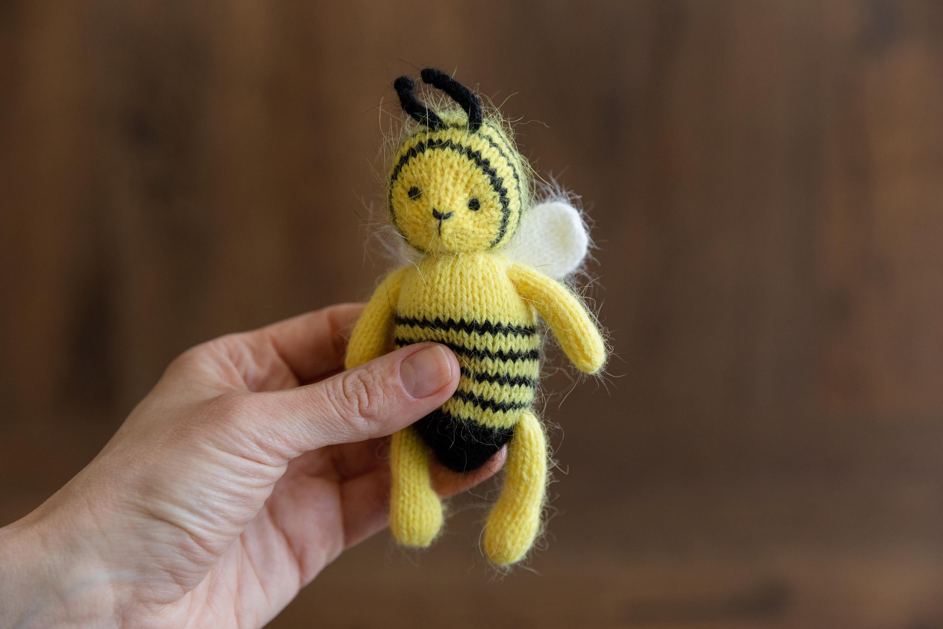Newborn Bee Costume Photo Props, Bee Newborn Photography props, Baby Bumblebee Outfit, Newborn Coming Home Outfit, Newborn Halloween Outfit