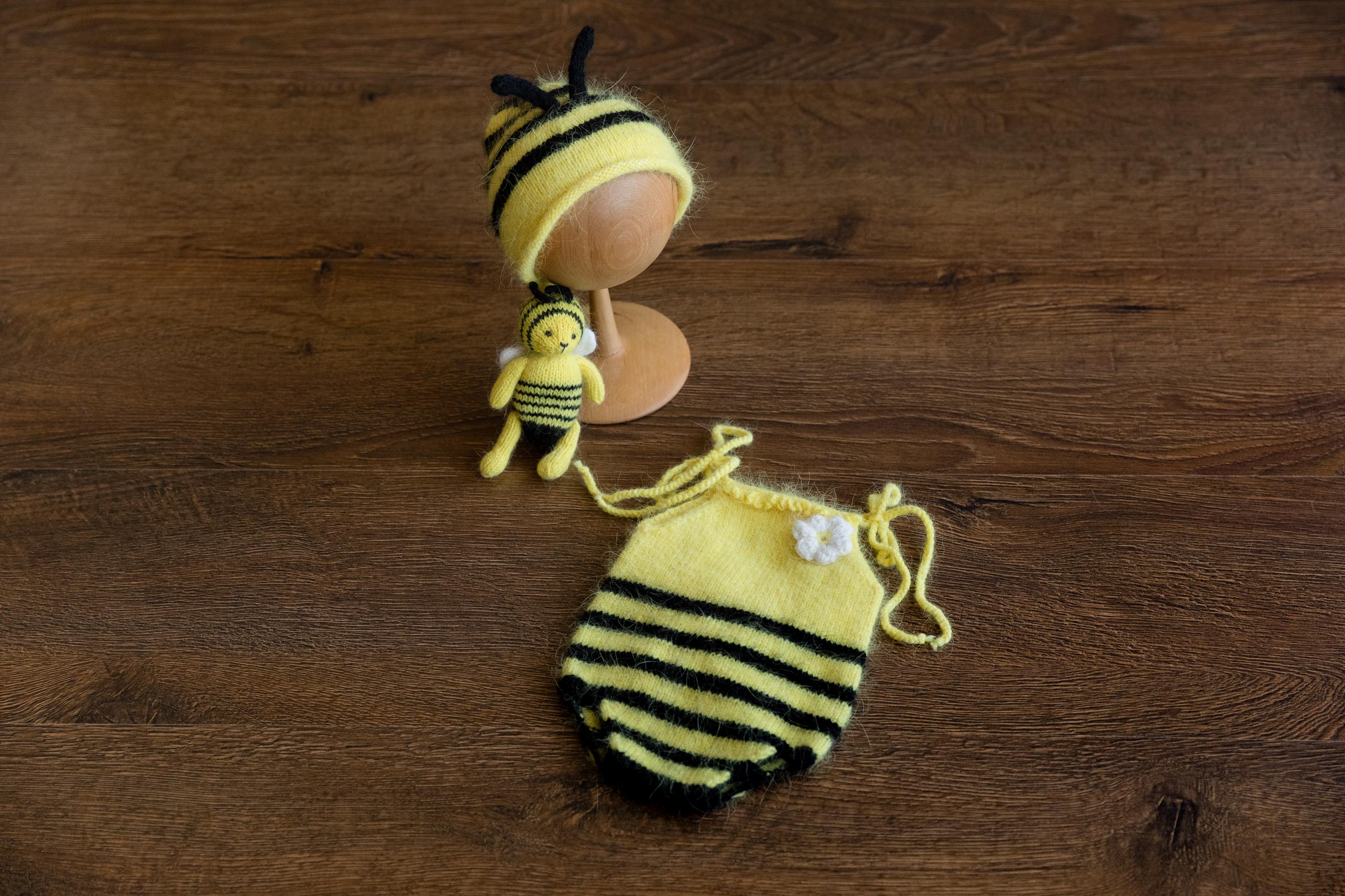 Newborn Bee Costume Photo Props, Bee Newborn Photography props, Baby Bumblebee Outfit, Newborn Coming Home Outfit, Newborn Halloween Outfit