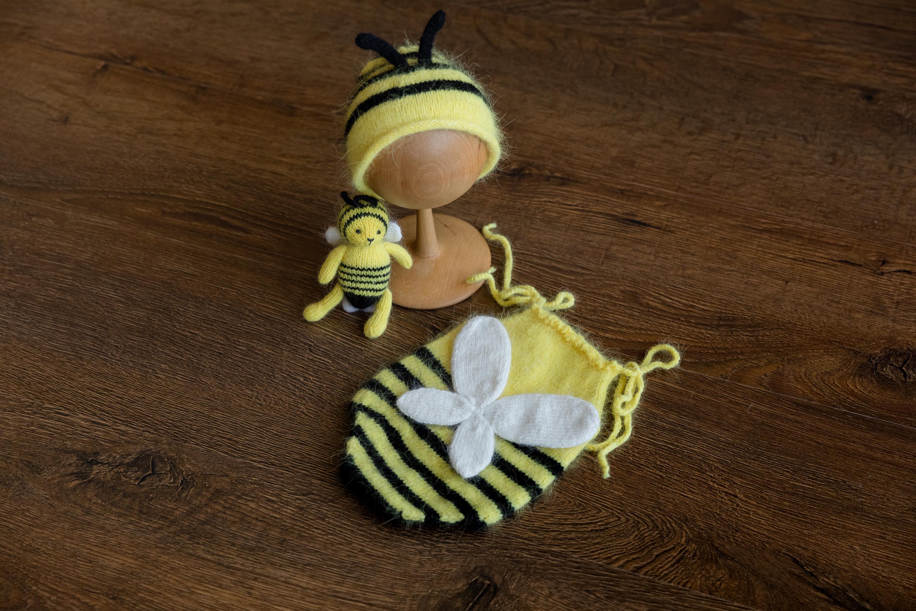 Newborn Bee Costume Photo Props, Bee Newborn Photography props, Baby Bumblebee Outfit, Newborn Coming Home Outfit, Newborn Halloween Outfit