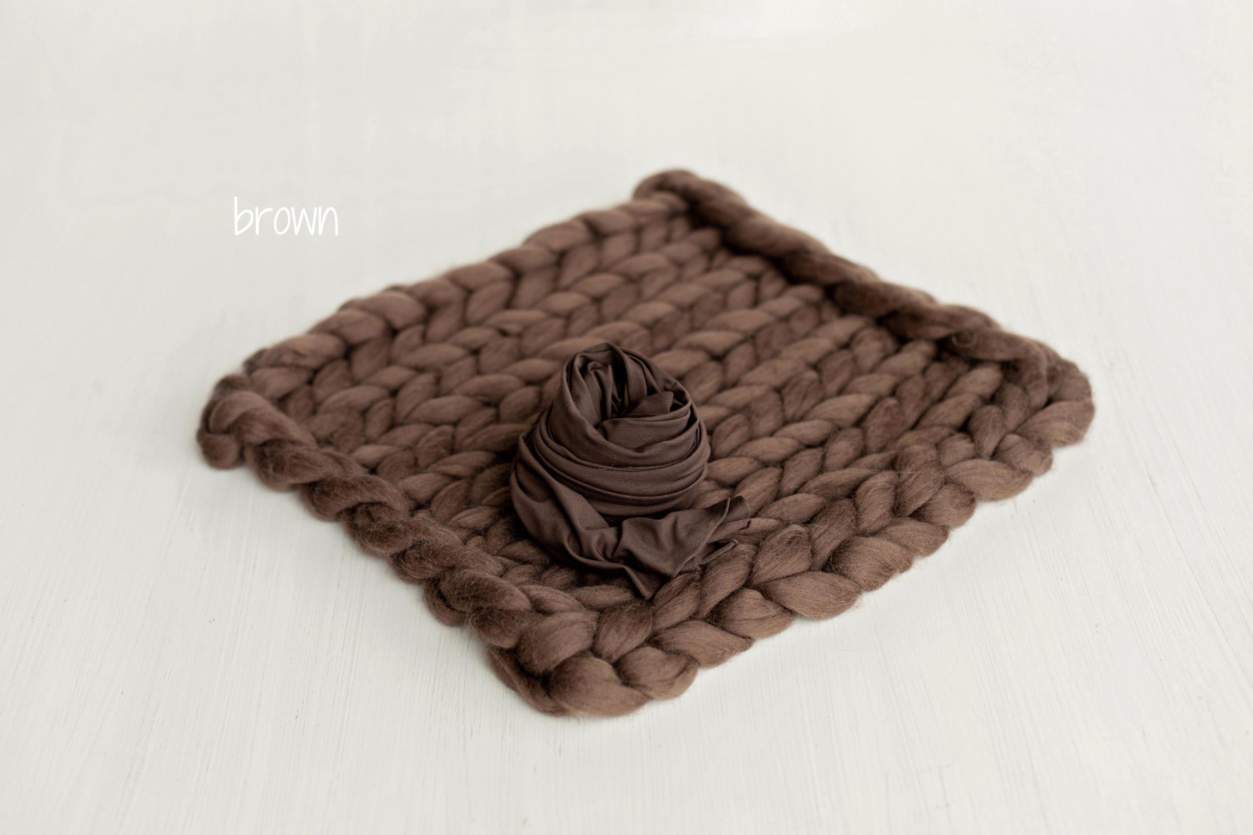 Soft stretchy newborn posing fabric wrap – photo prop for baby sessions