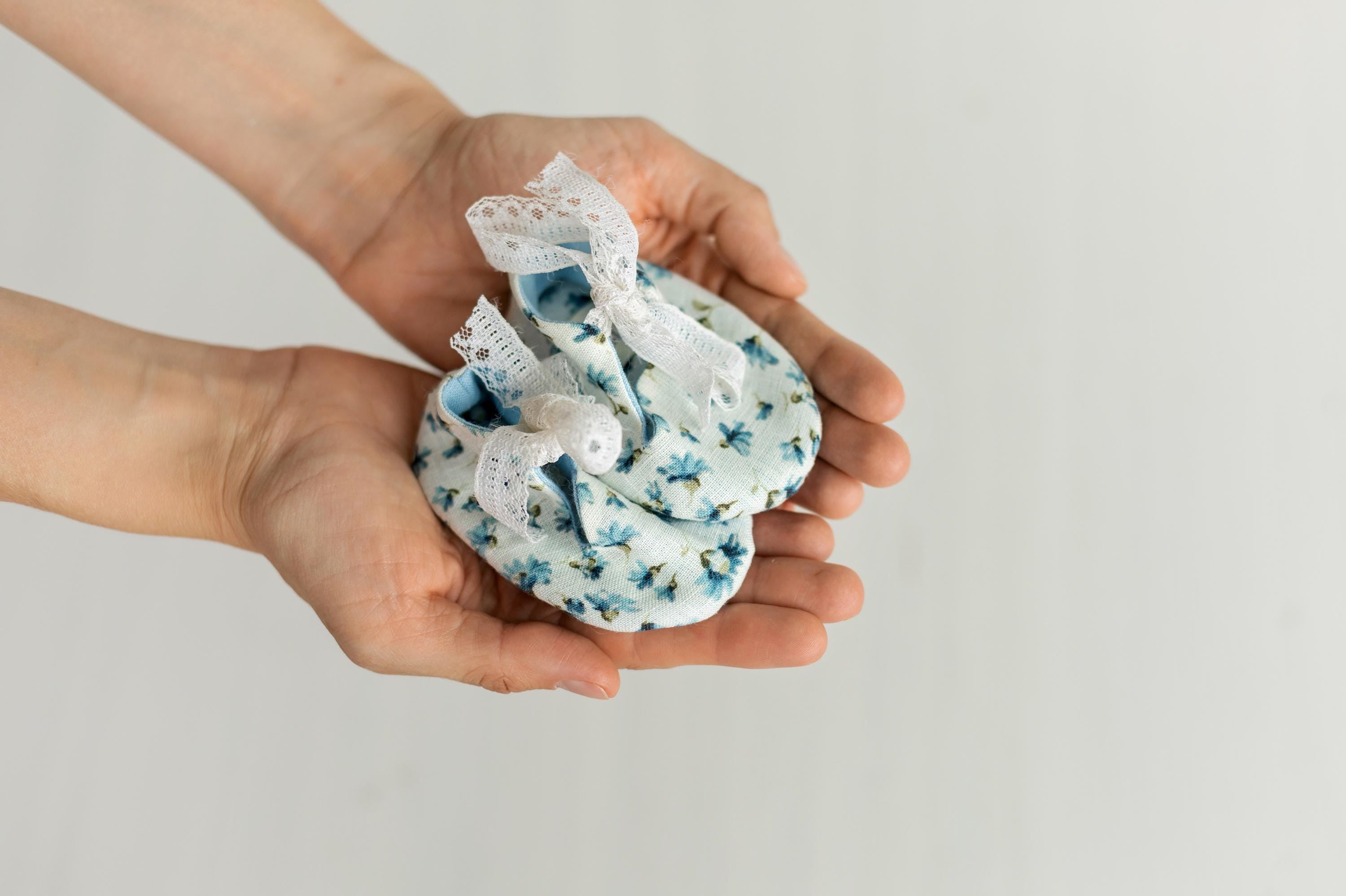 Linen Baby Girl Shoes with Delicate Lace Bow: Newborn Coming Home Outfit, Baptism & Photography Props