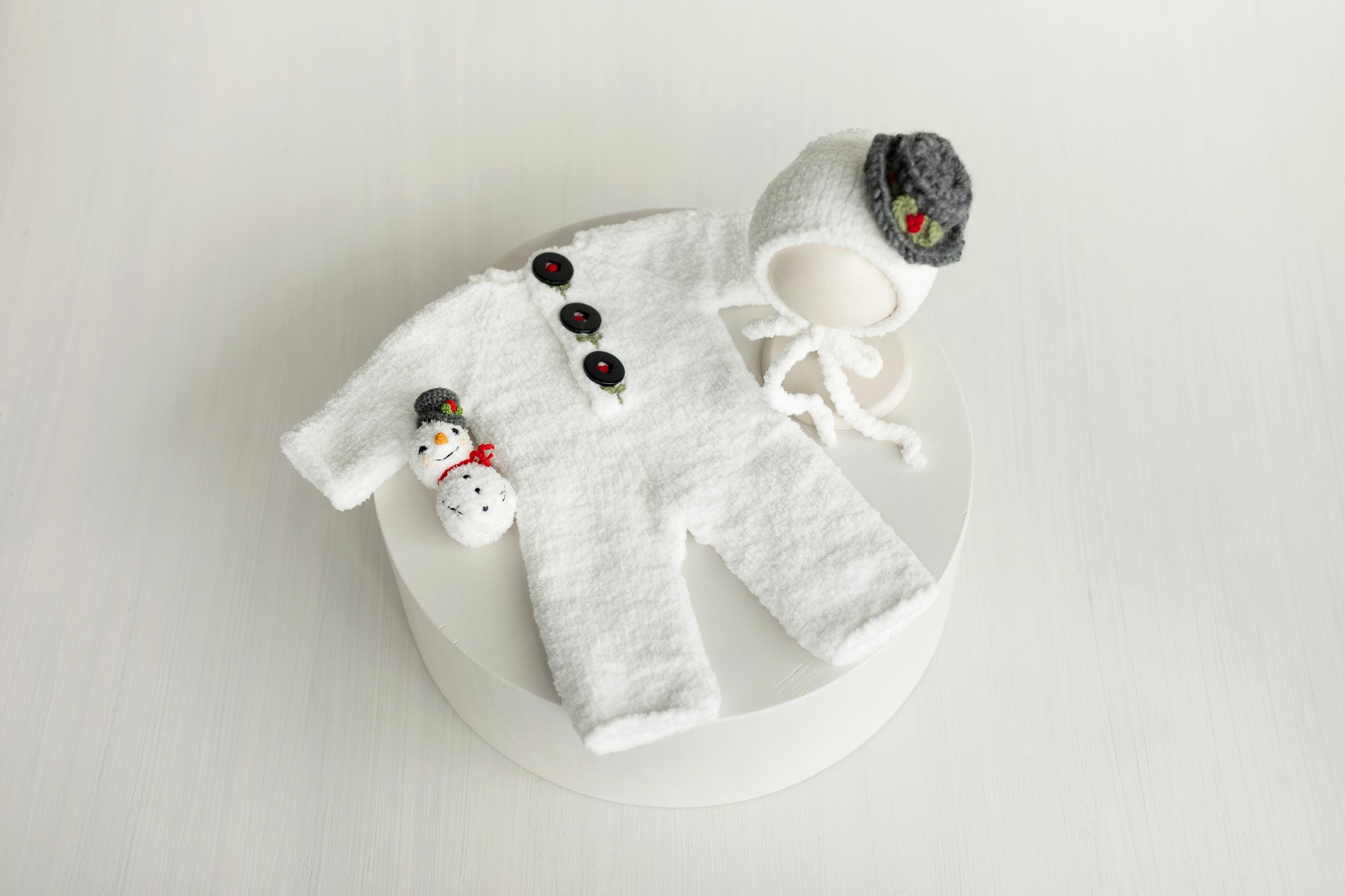 Knitted Baby Snowman Outfit with Snowman Toy – Christmas Newborn Photography Prop