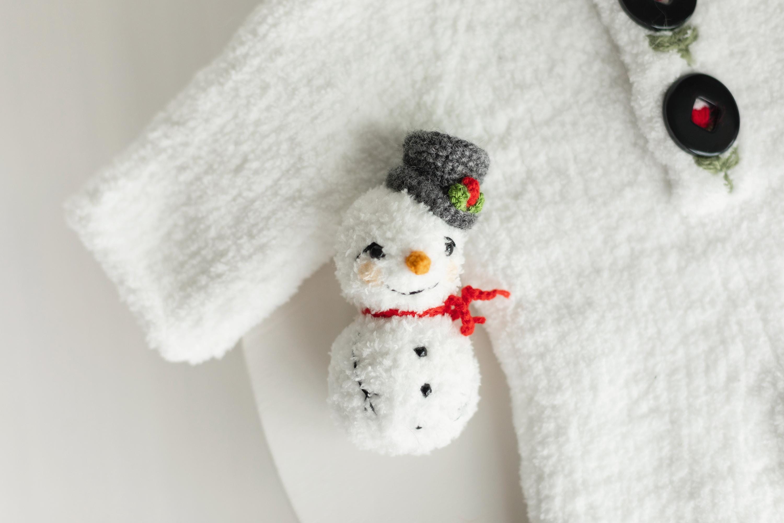 Knitted Baby Snowman Outfit with Snowman Toy – Christmas Newborn Photography Prop