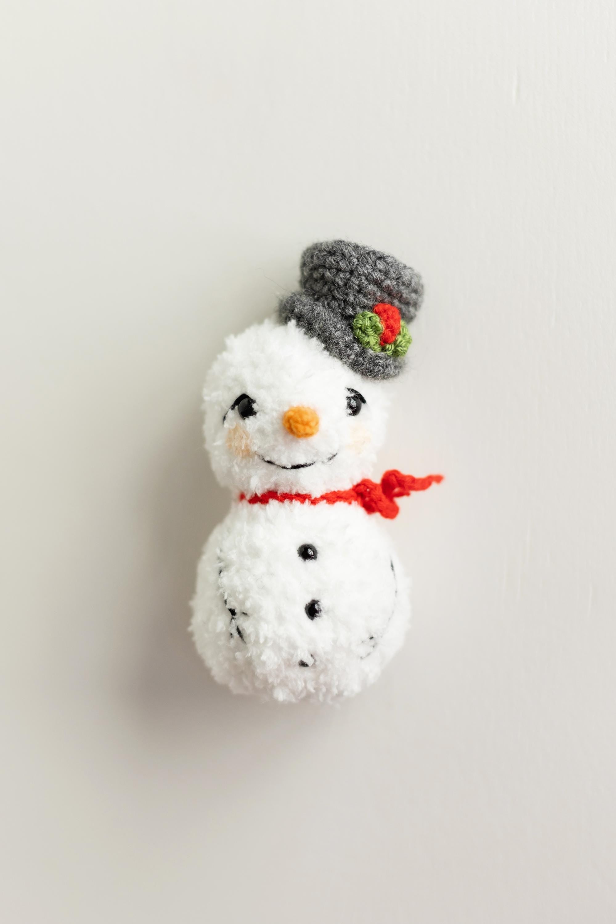Knitted Baby Snowman Outfit with Snowman Toy – Christmas Newborn Photography Prop