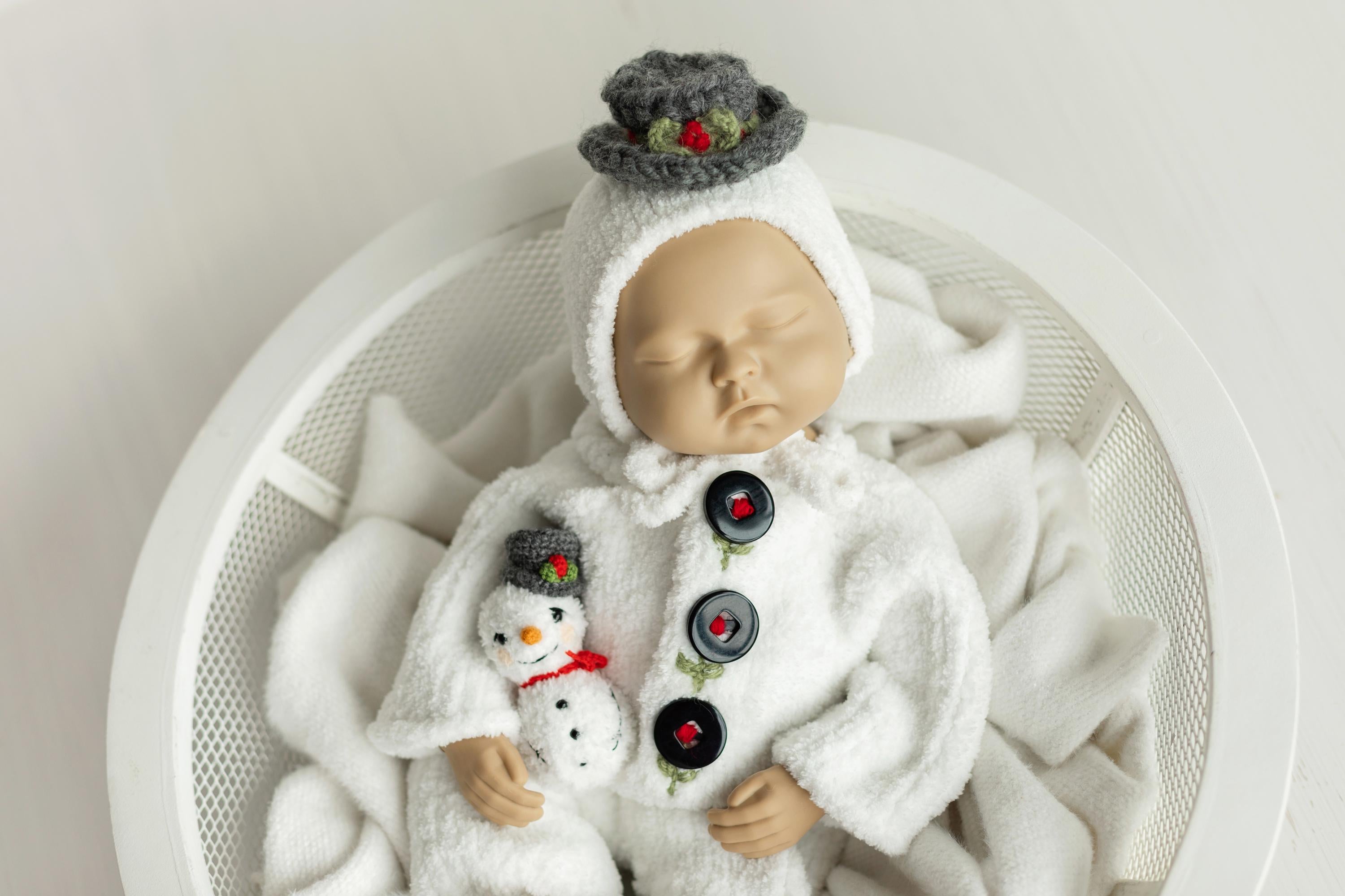 Knitted Baby Snowman Outfit with Snowman Toy – Christmas Newborn Photography Prop