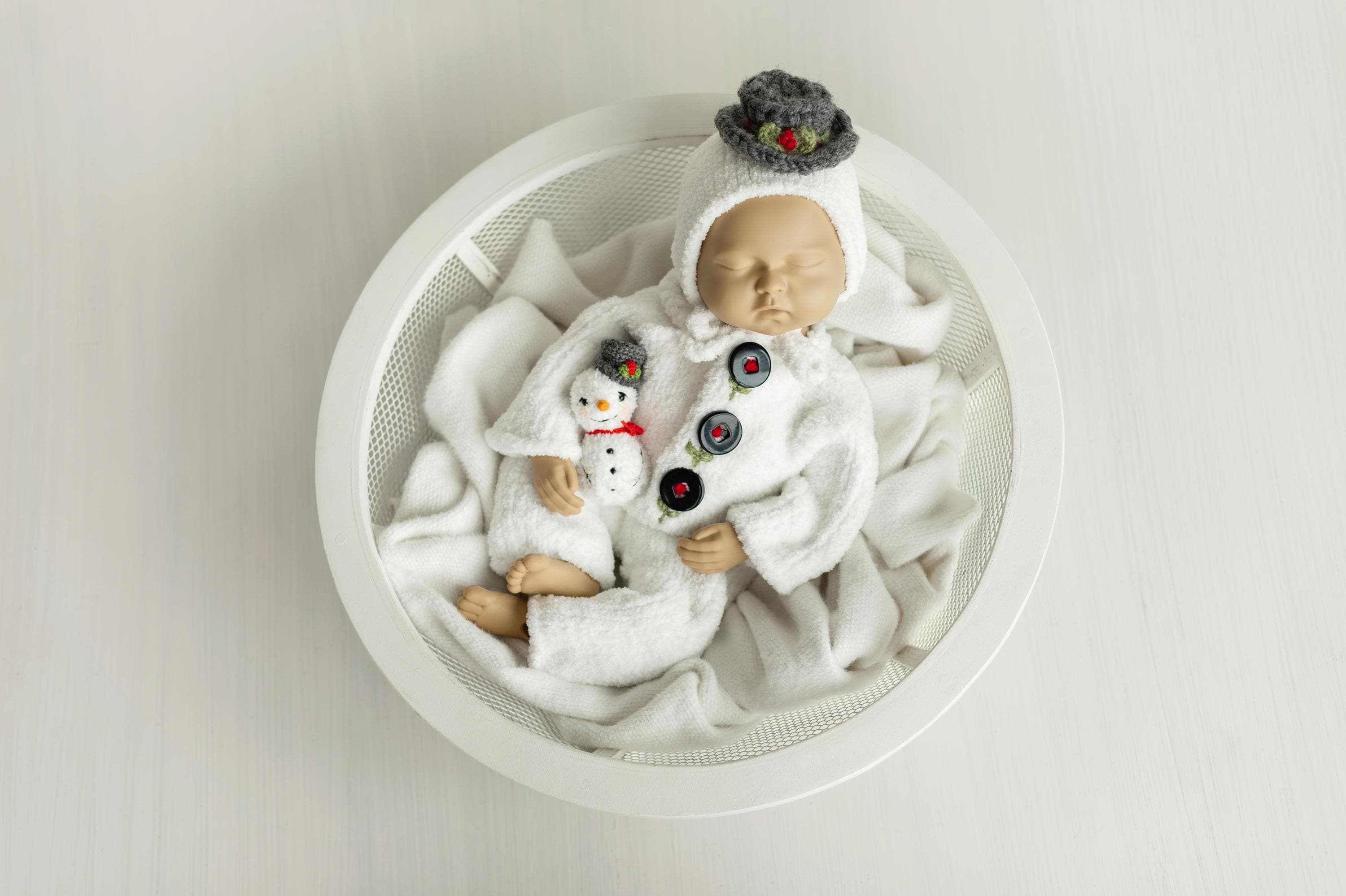 Knitted Baby Snowman Outfit with Snowman Toy – Christmas Newborn Photography Prop