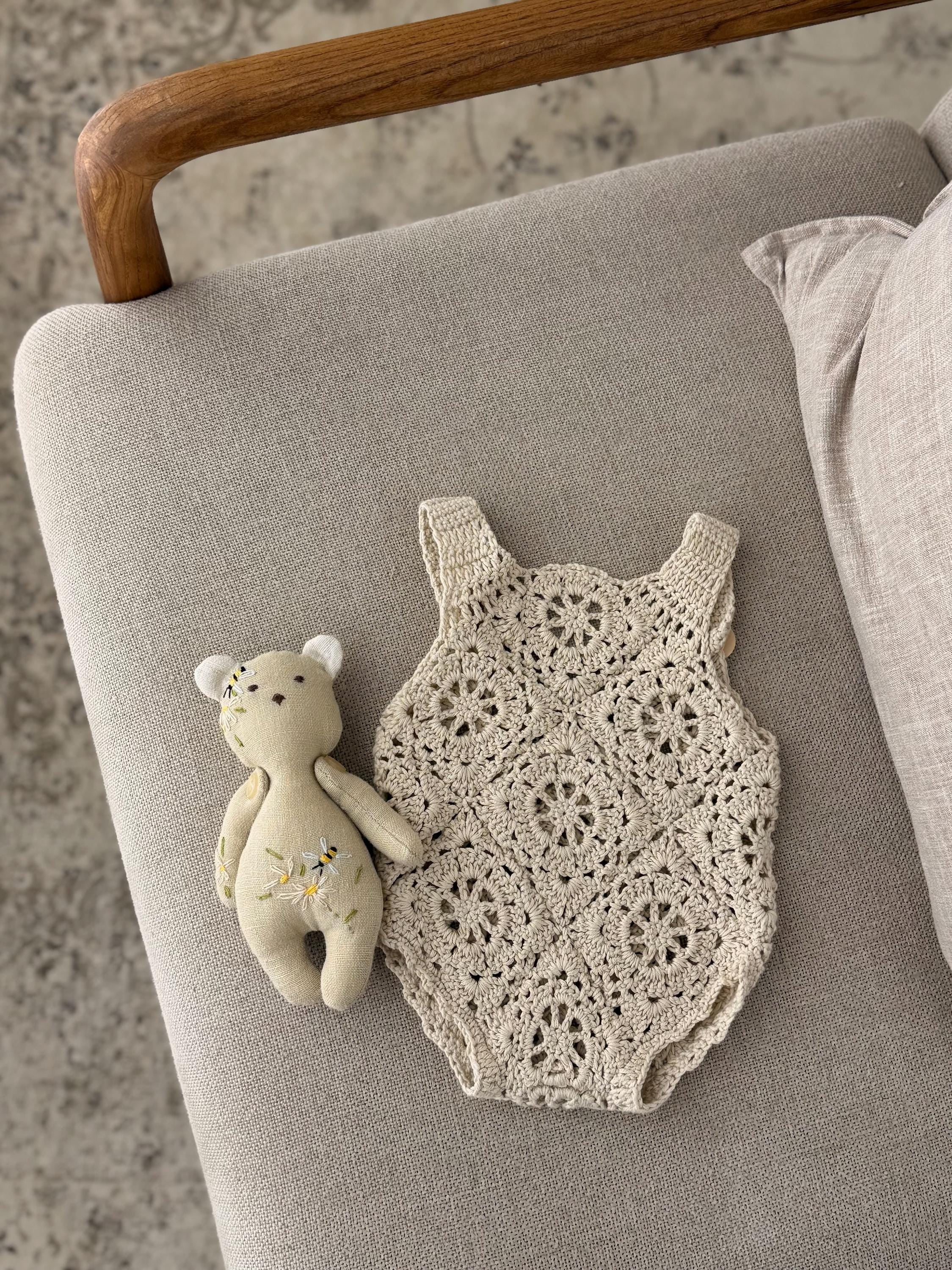 Crochet Newborn Outfit Girl Photography Props Set, Newborn Knitted Blanket, Newborn Posing Pillow, Newborn Crochet Layer,Baby Crochet Pillow