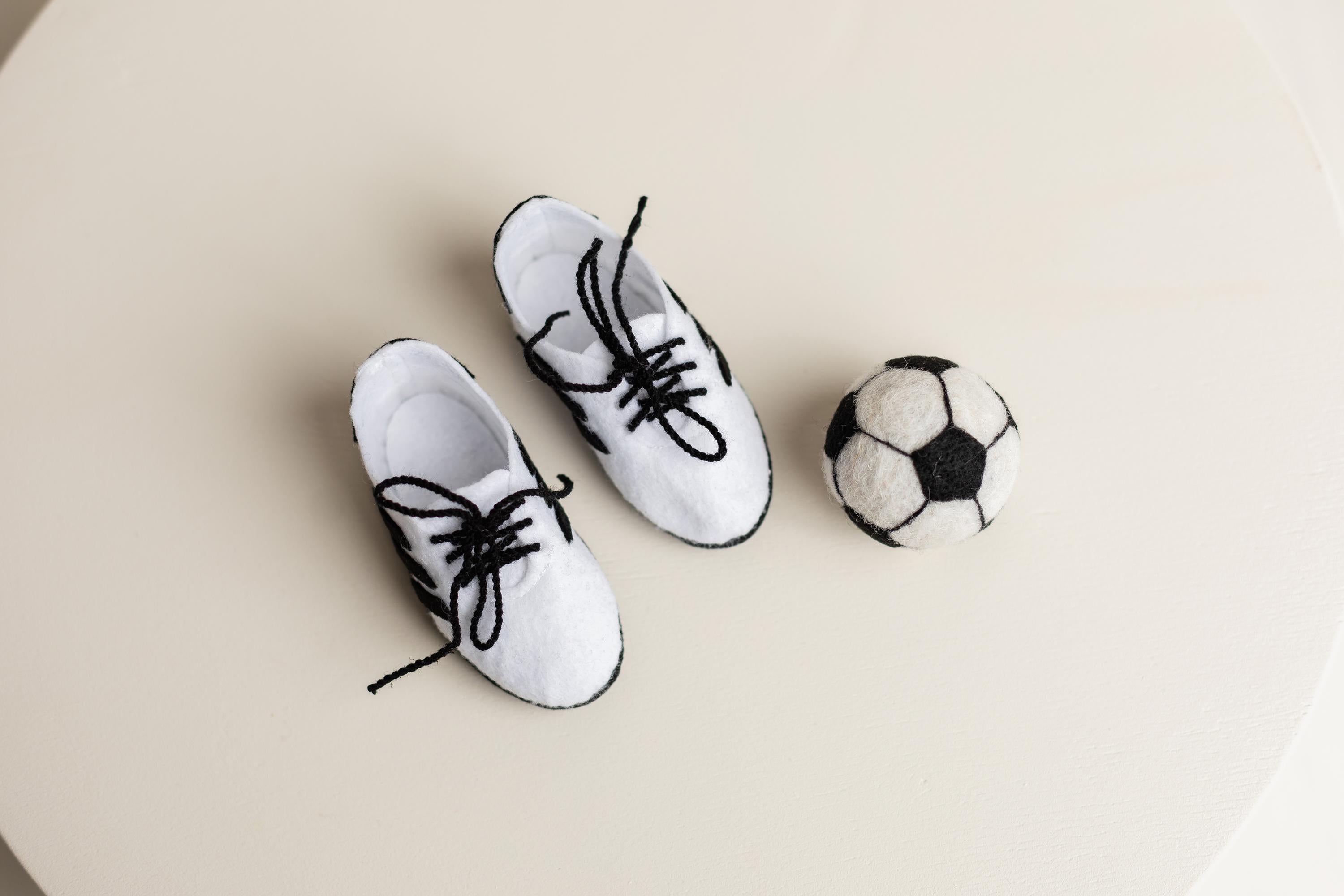 Newborn Soccer Photo Props Set, Baby Football Boots, Felted Wool Ball and Mini Soccer Goal, Sports Newborn Photography Props