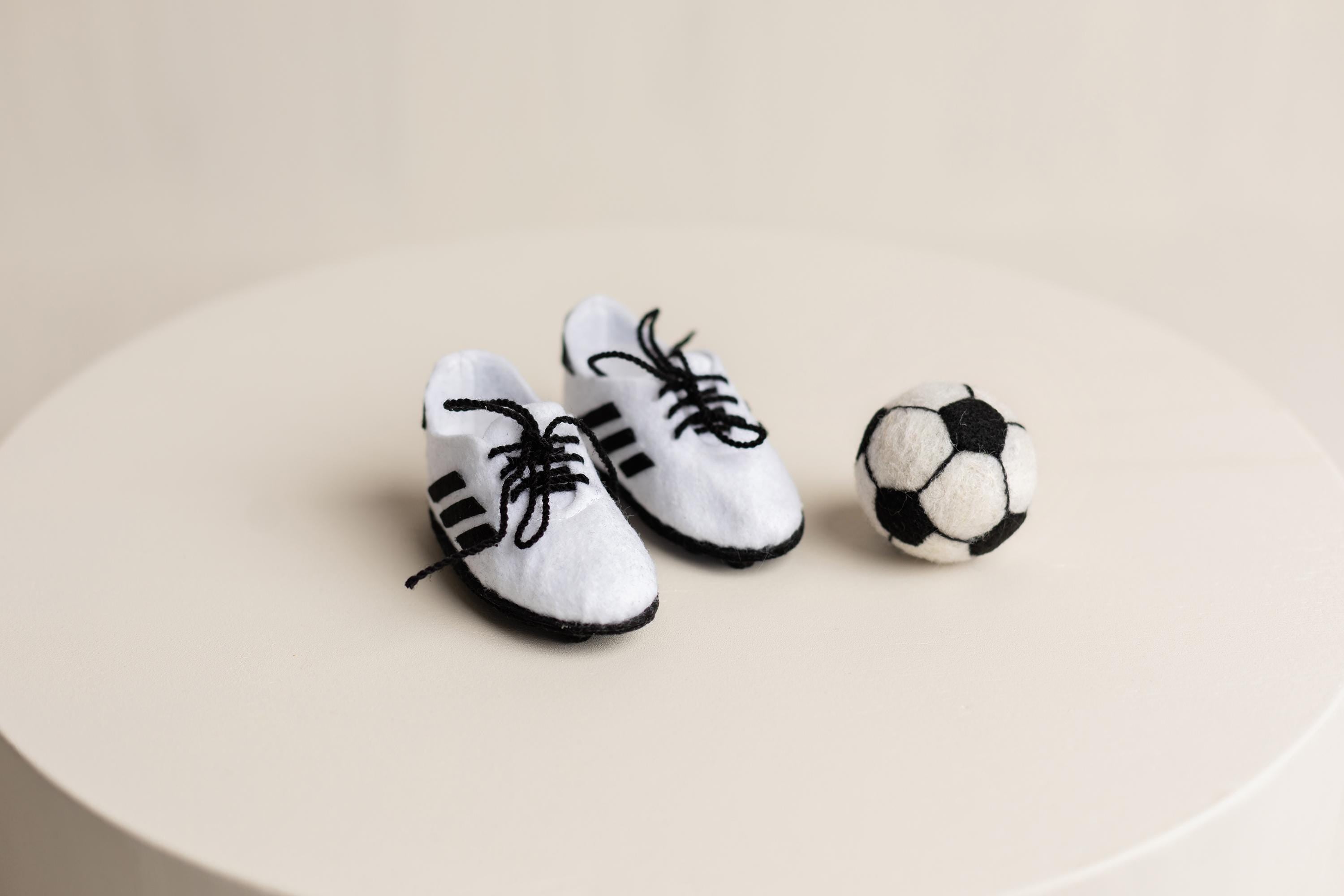 Newborn Soccer Photo Props Set, Baby Football Boots, Felted Wool Ball and Mini Soccer Goal, Sports Newborn Photography Props