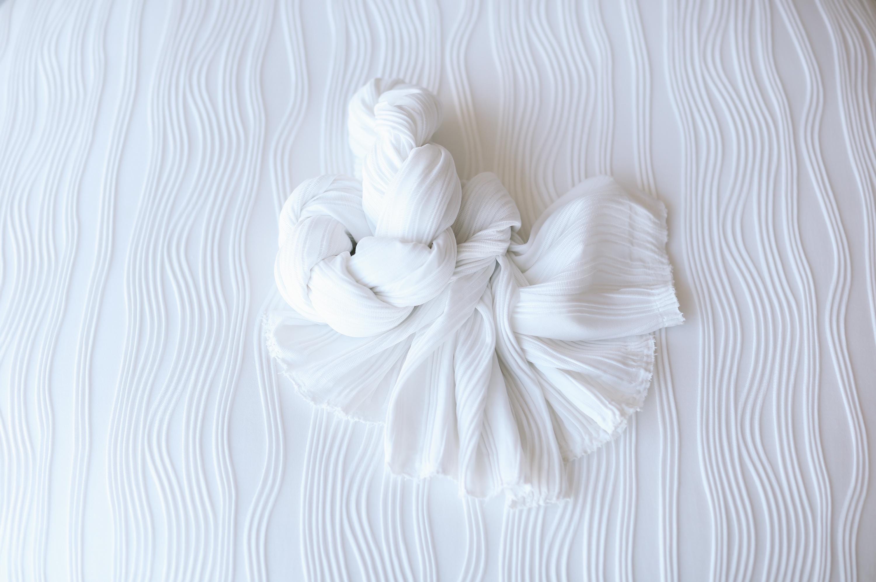 White Wavy Fabric Backdrop and Wrap Set for Newborn Photography Props Set, Textured Newborn Posing Fabric and Stretch Newborn Wrap