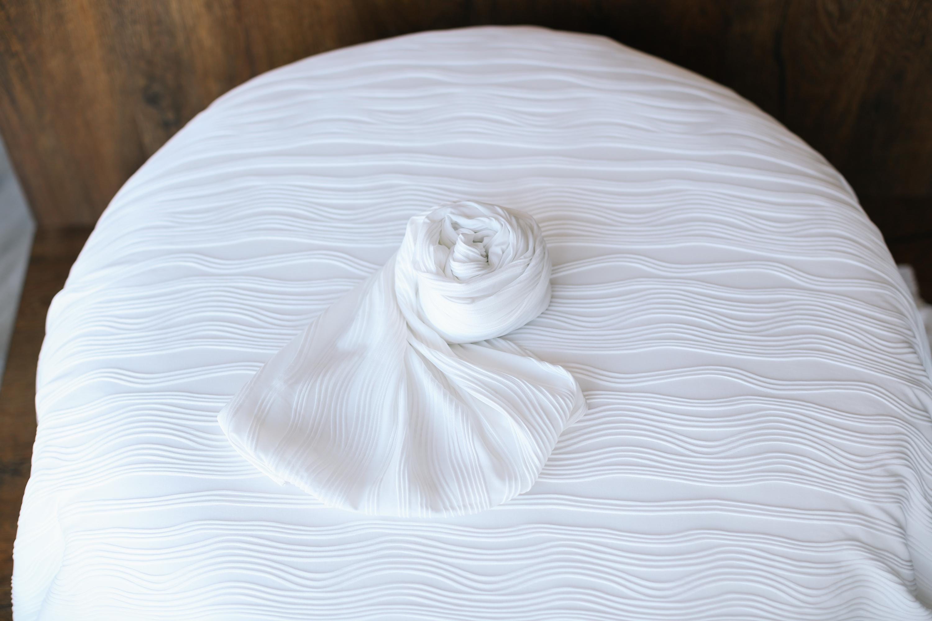 White Wavy Fabric Backdrop and Wrap Set for Newborn Photography Props Set, Textured Newborn Posing Fabric and Stretch Newborn Wrap