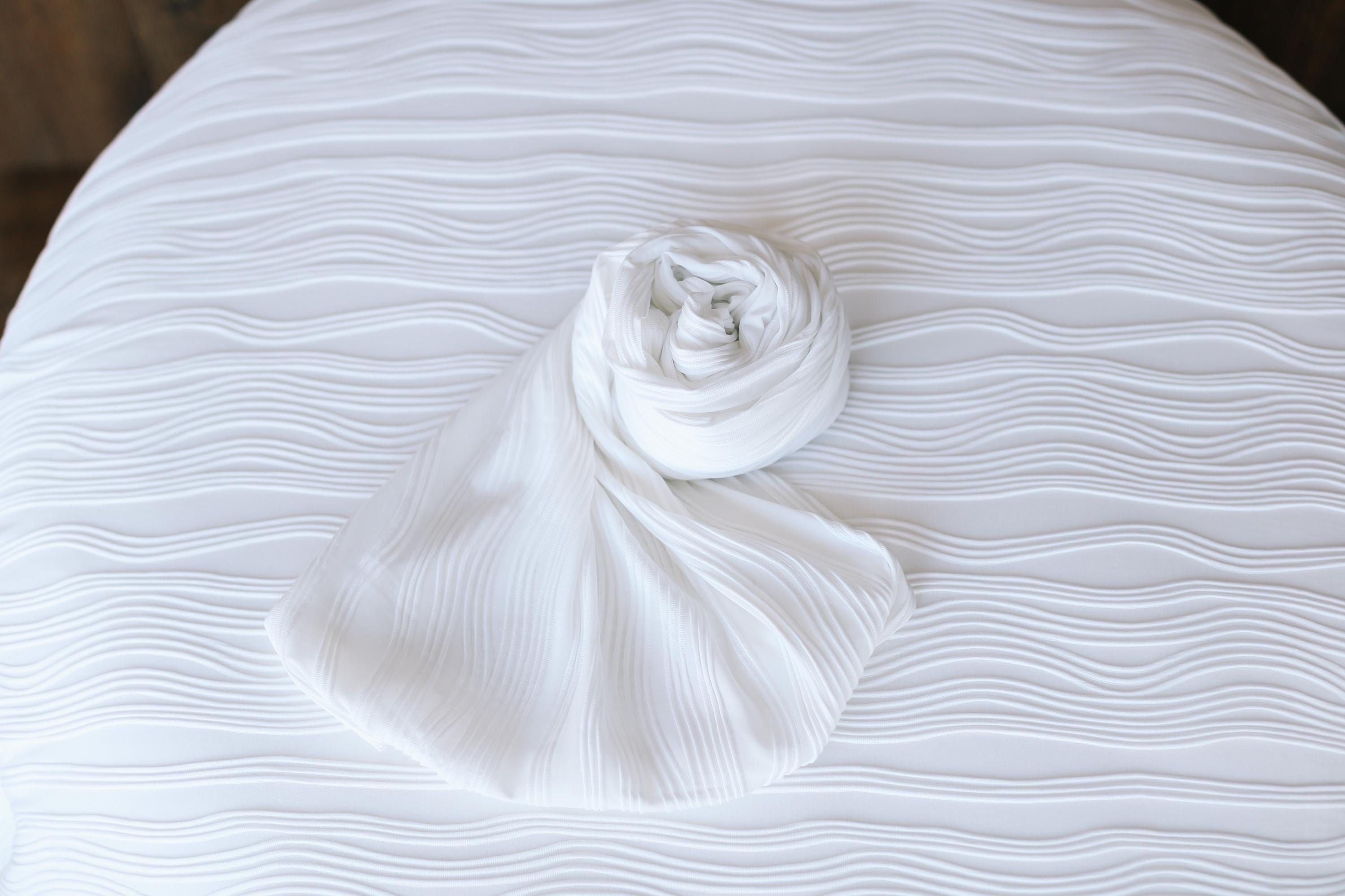 White Wavy Fabric Backdrop and Wrap Set for Newborn Photography Props Set, Textured Newborn Posing Fabric and Stretch Newborn Wrap