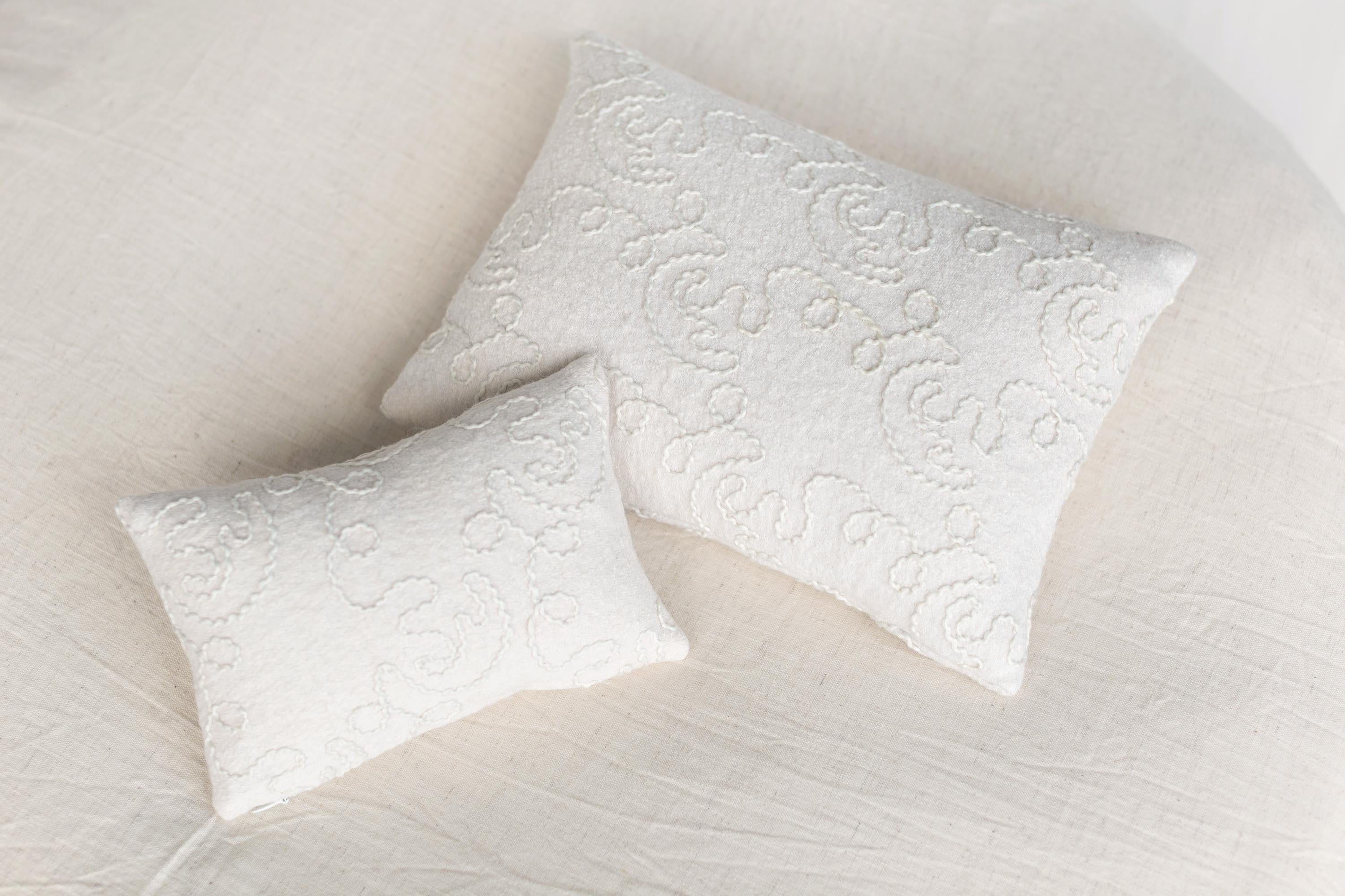 White Embossed Newborn Posing Pillow with Removable Pillowcase, Newborn Photography Prop, Textured Baby Photo Pillow Backdrop Cover Set