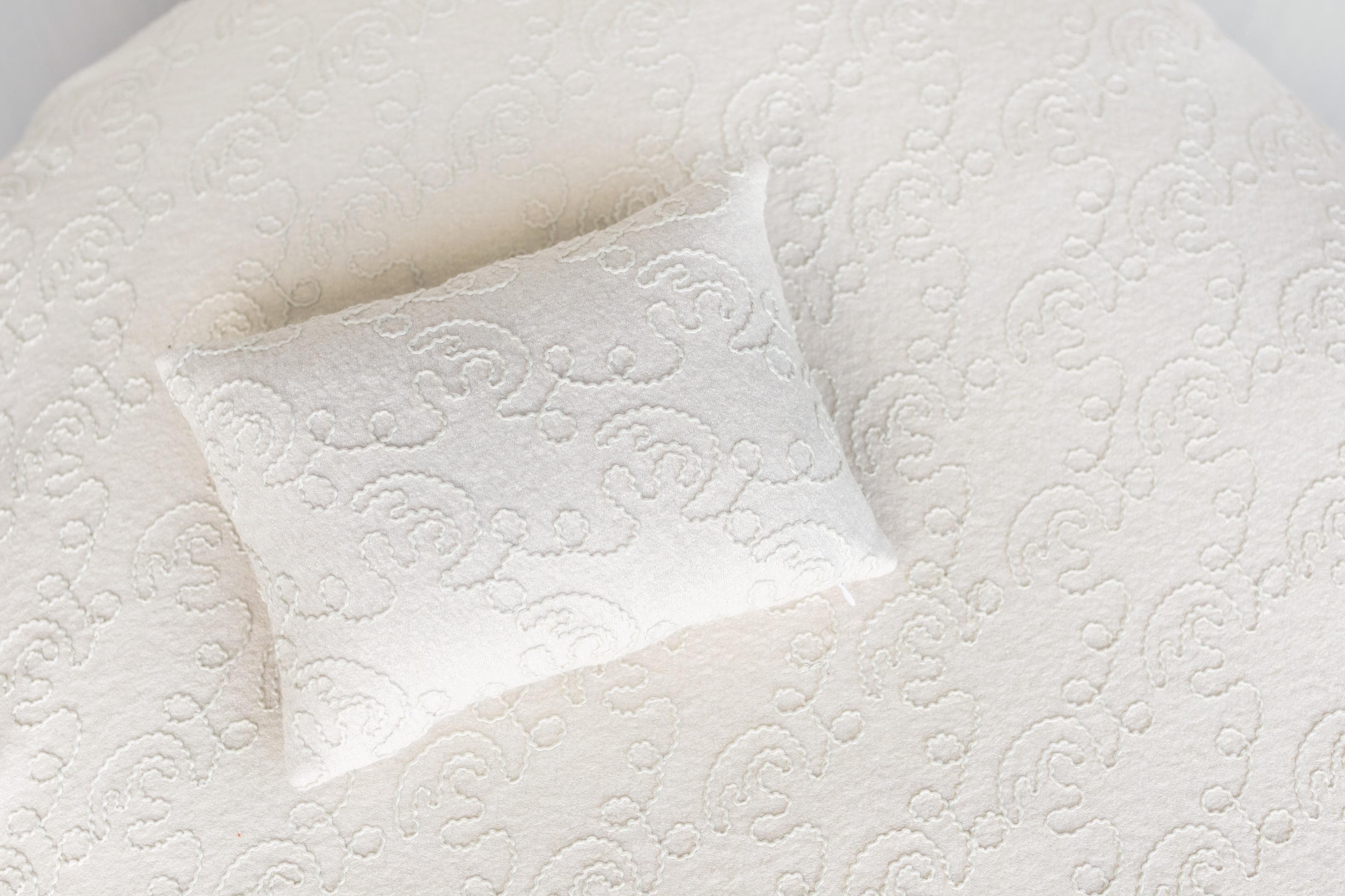 White Embossed Newborn Posing Pillow with Removable Pillowcase, Newborn Photography Prop, Textured Baby Photo Pillow Backdrop Cover Set