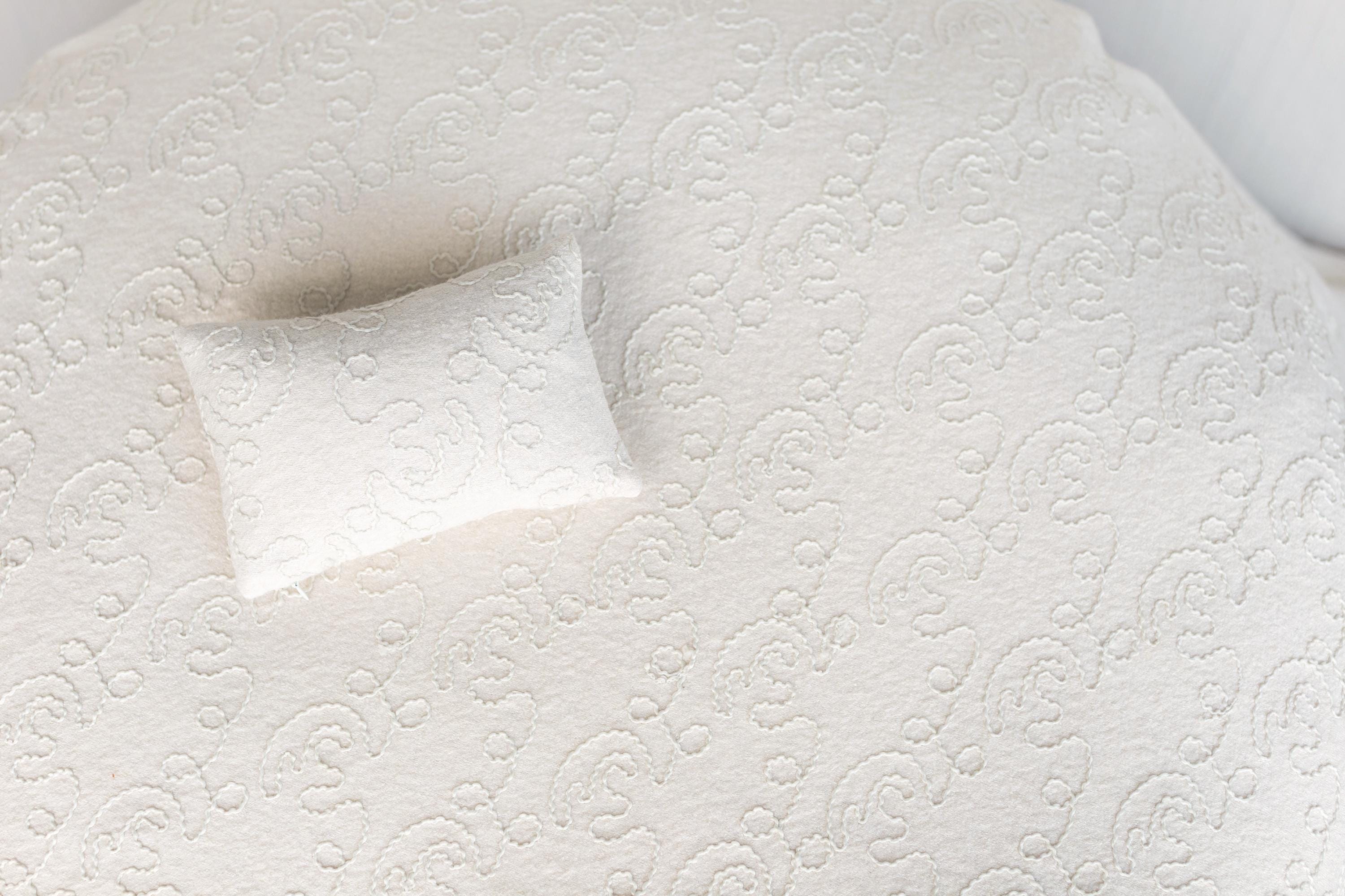 White Embossed Newborn Posing Pillow with Removable Pillowcase, Newborn Photography Prop, Textured Baby Photo Pillow Backdrop Cover Set