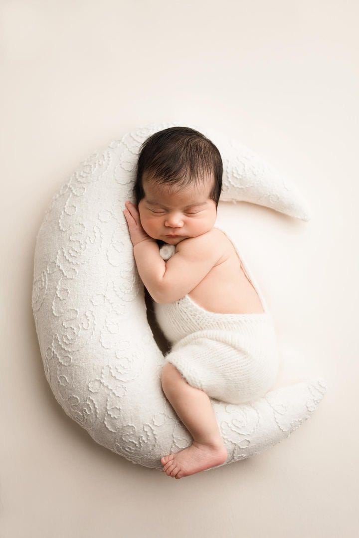 White Embossed Newborn Posing Pillow with Removable Pillowcase, Newborn Photography Prop, Textured Baby Photo Pillow Backdrop Cover Set
