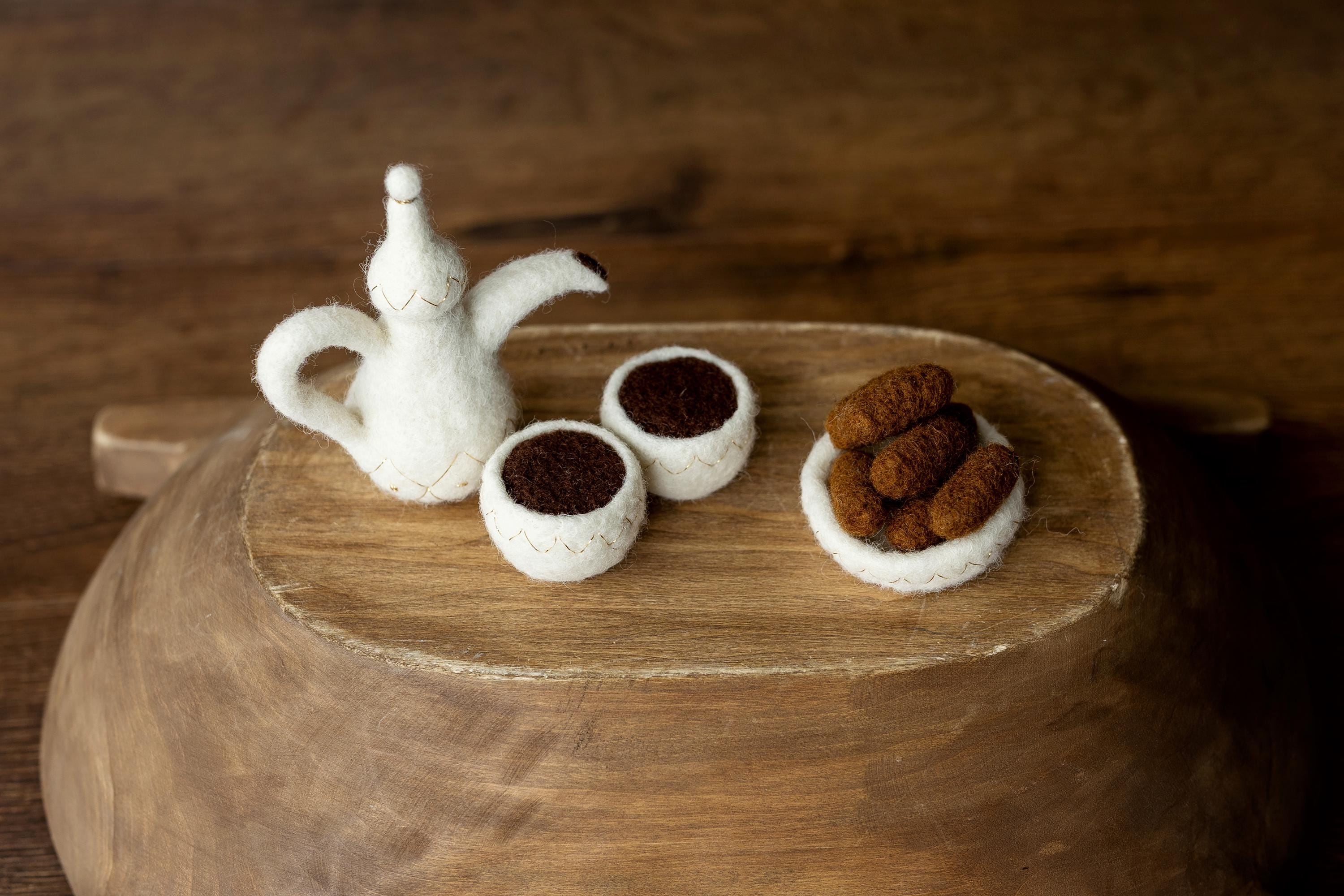 Felted Wool Arabic Tea Set for Newborn Photography Props, Handmade Camel and Falcon Toys, Middle Eastern Nursery Decor