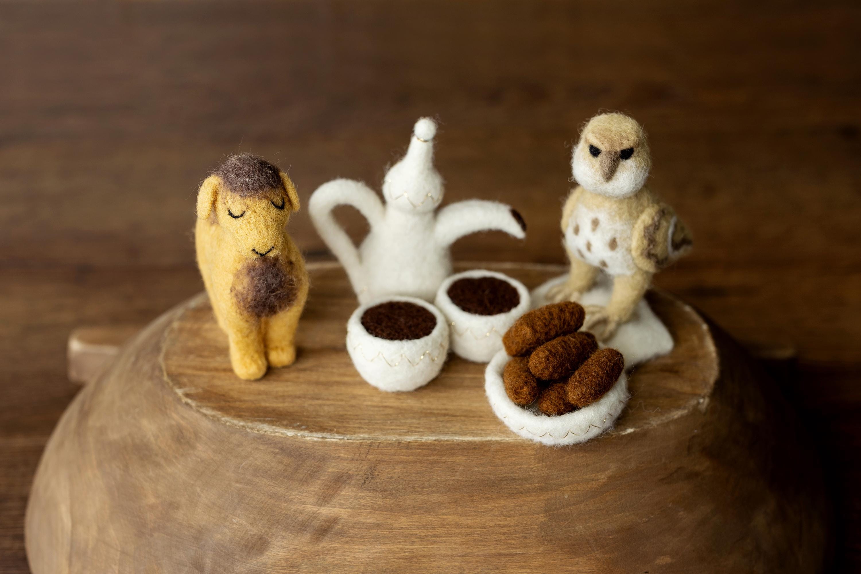 Felted Wool Arabic Tea Set for Newborn Photography Props, Handmade Camel and Falcon Toys, Middle Eastern Nursery Decor