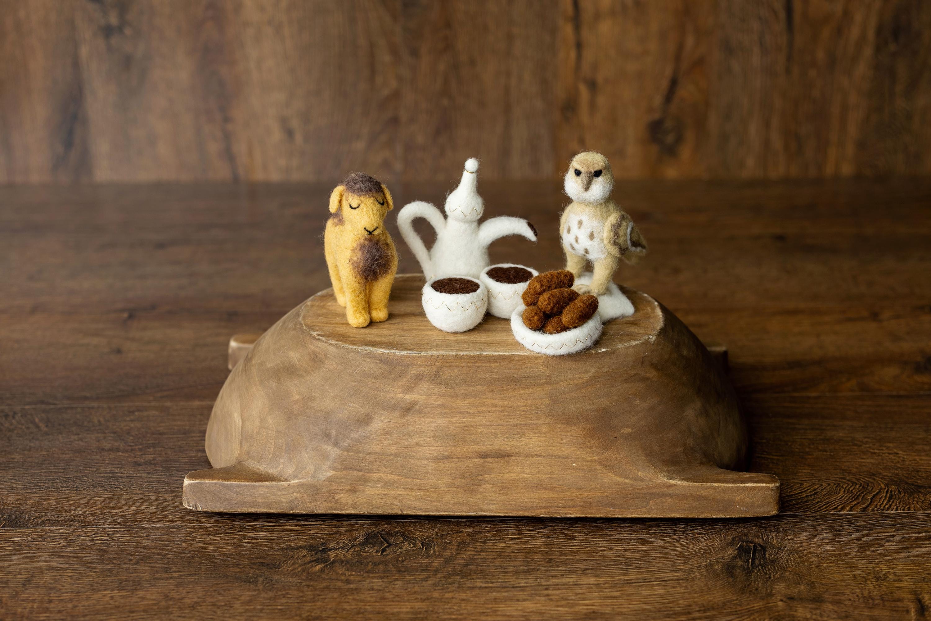 Felted Wool Arabic Tea Set for Newborn Photography Props, Handmade Camel and Falcon Toys, Middle Eastern Nursery Decor