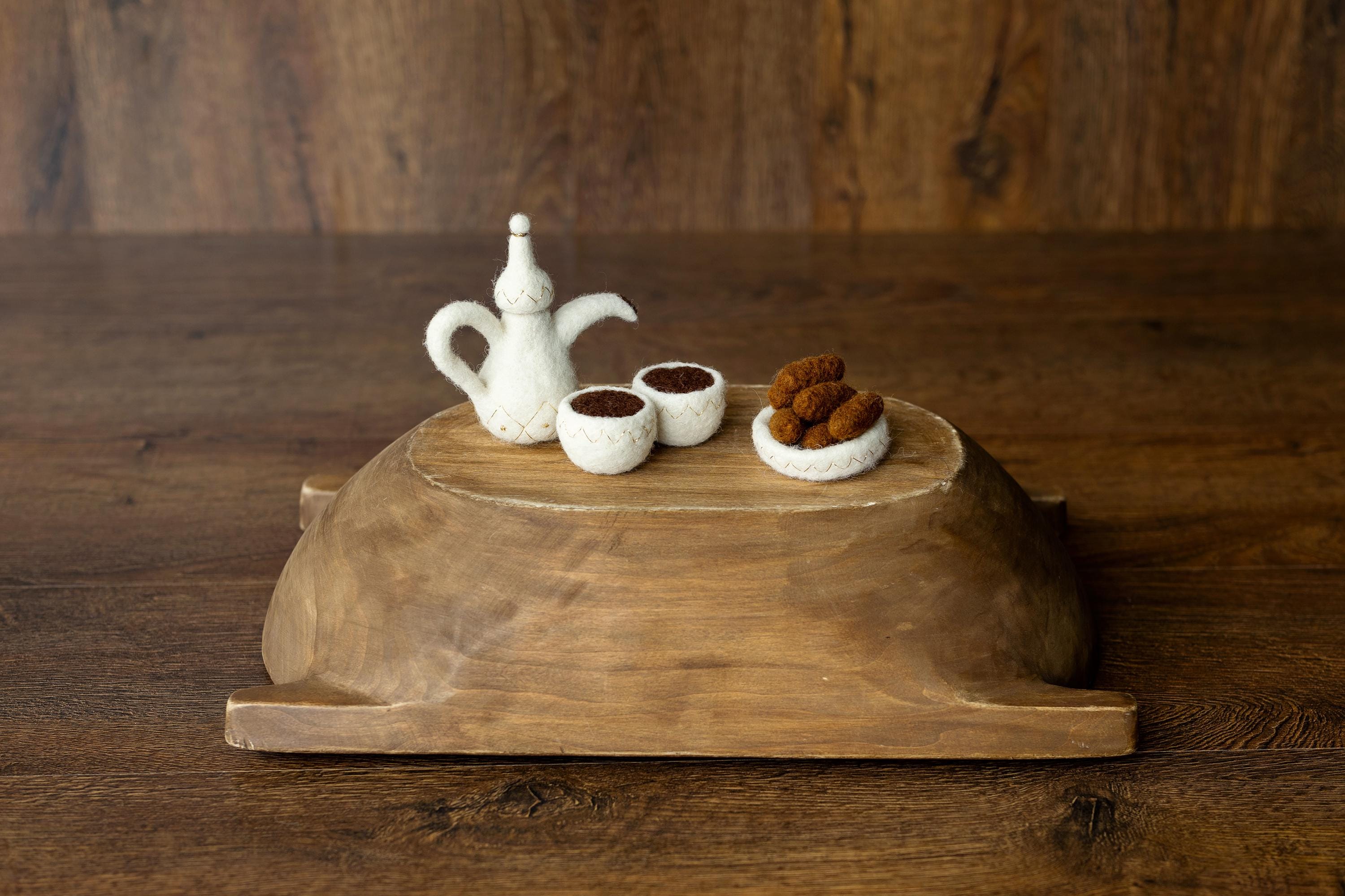 Felted Wool Arabic Tea Set for Newborn Photography Props, Handmade Camel and Falcon Toys, Middle Eastern Nursery Decor