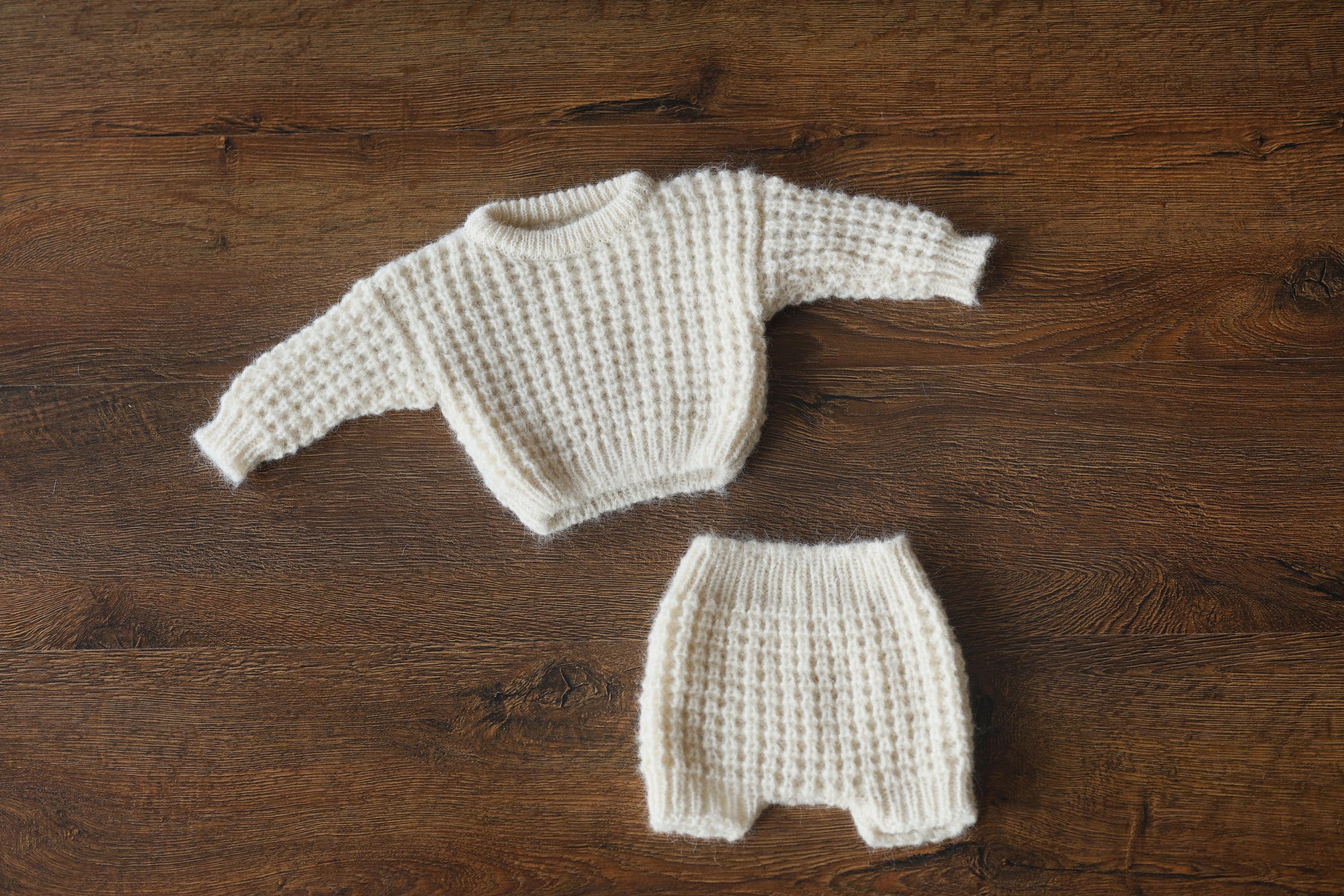 Soft Mohair Newborn Ruffle Knit Bloomers, Baby Knitted Shorts, Knit Diaper Cover, Newborn Photography Outfit, Unisex Baby Bloomers