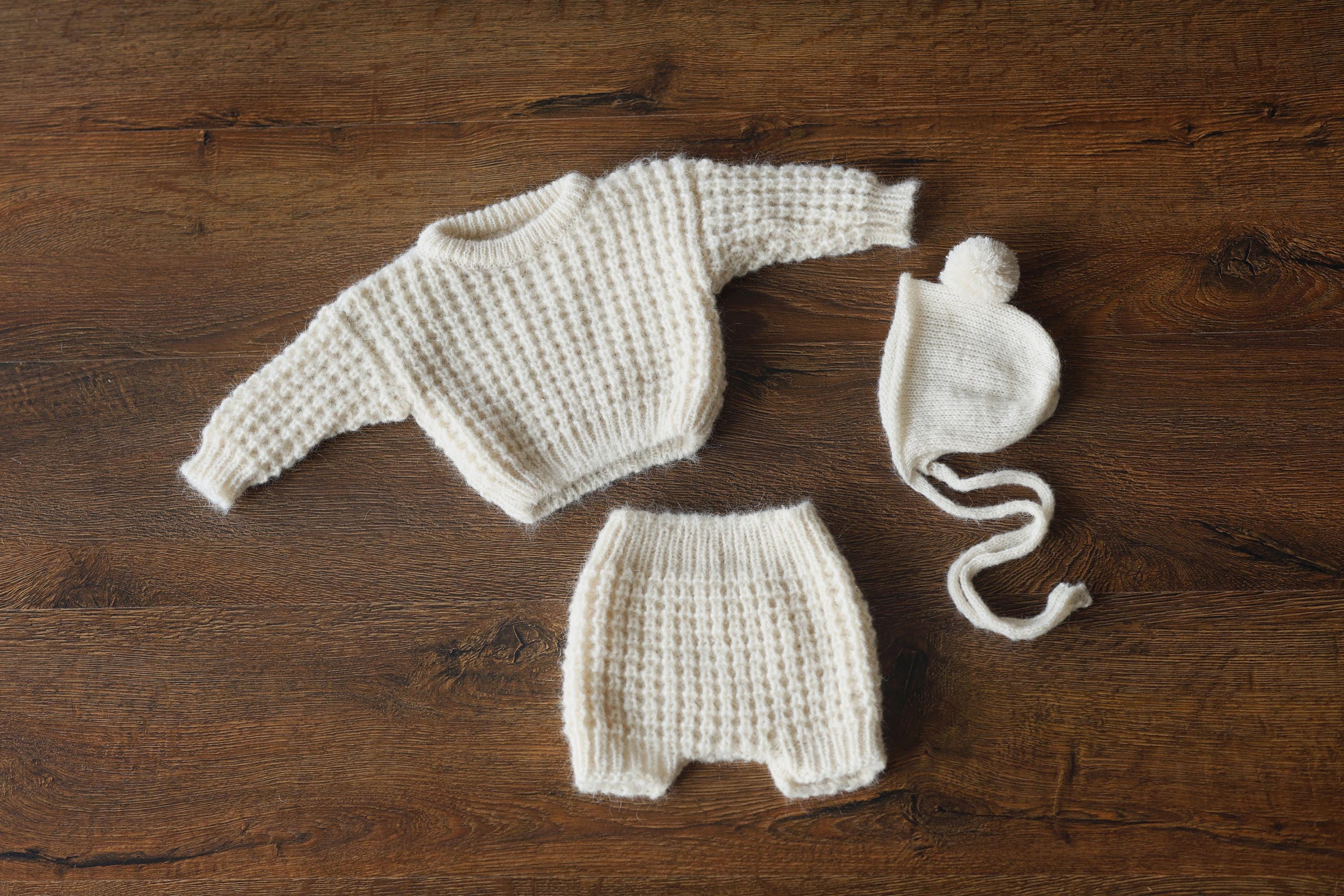 Soft Mohair Newborn Ruffle Knit Bloomers, Baby Knitted Shorts, Knit Diaper Cover, Newborn Photography Outfit, Unisex Baby Bloomers