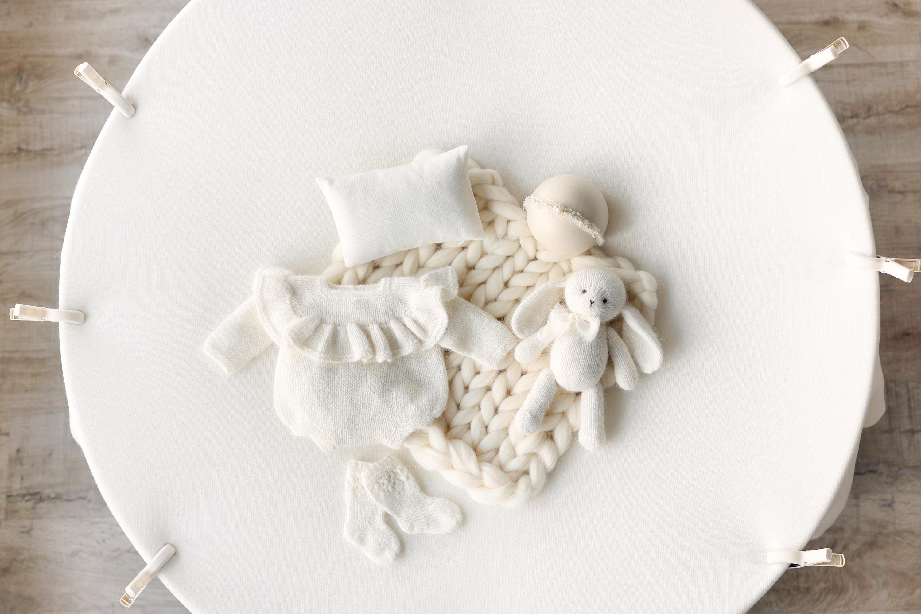 White Newborn Photography Props Set, Light Ribbed Posing Fabric Backdrop with Merino Wool Blanket and Matching Newborn Props for photography