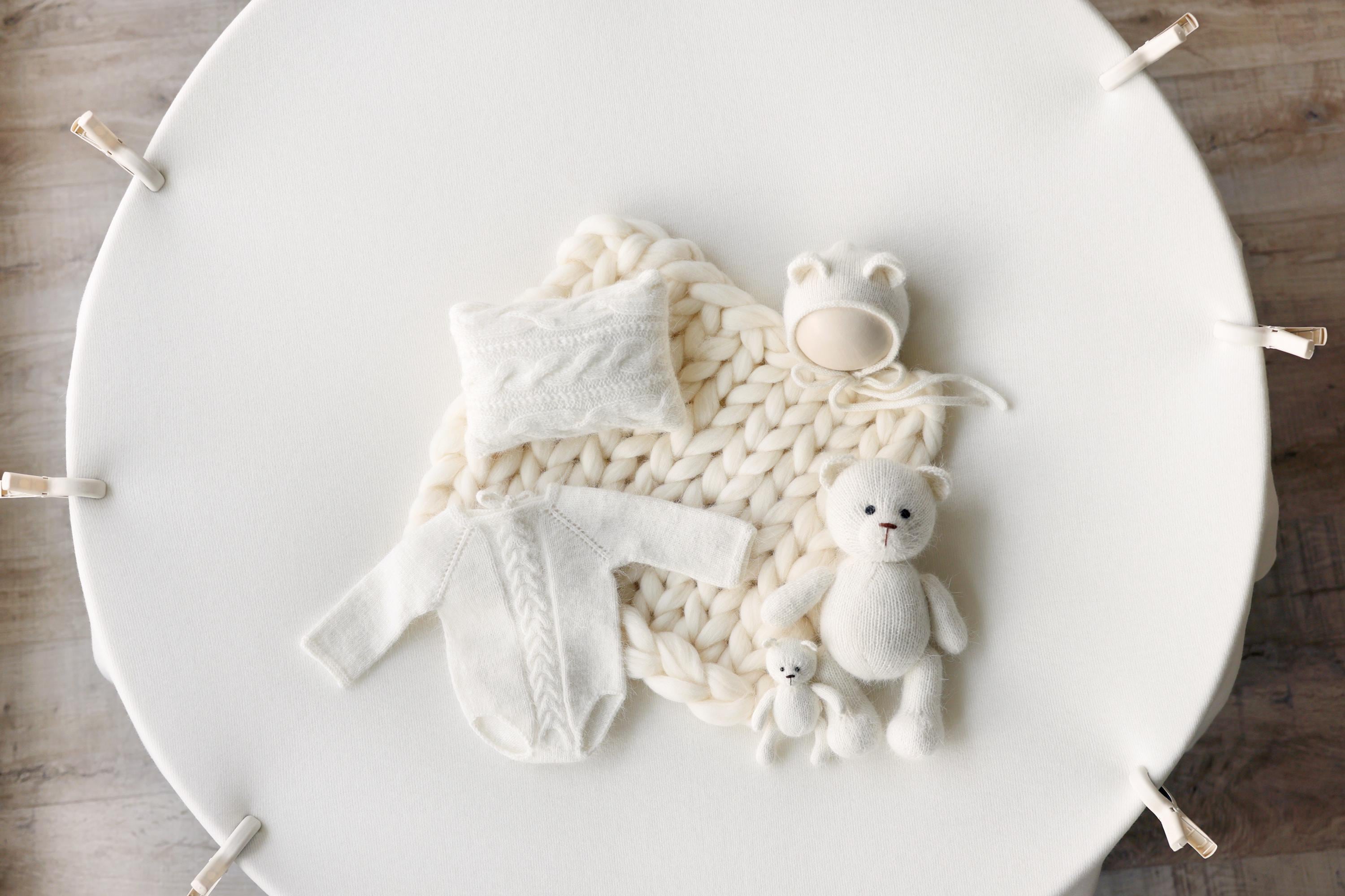 White Newborn Photography Props Set, Light Ribbed Posing Fabric Backdrop with Merino Wool Blanket and Matching Newborn Props for photography