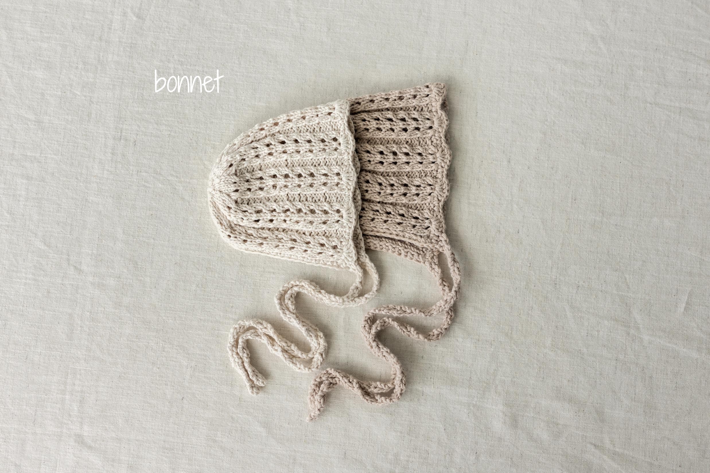 Organic Cotton Newborn Knit Outfit, Baby Knitted Romper with Bonnet and Socks, Unisex Newborn Photography Outfit, Baby Shower Gift