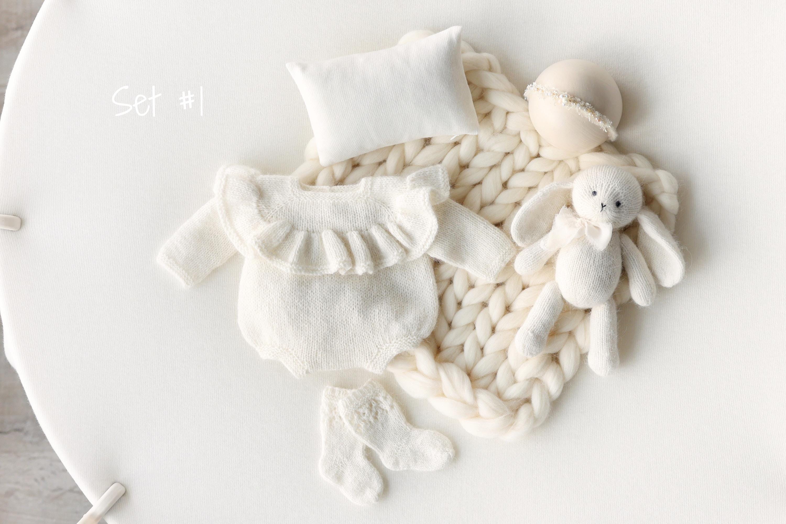 White Newborn Photography Props Set, Light Ribbed Posing Fabric Backdrop with Merino Wool Blanket and Matching Newborn Props for photography