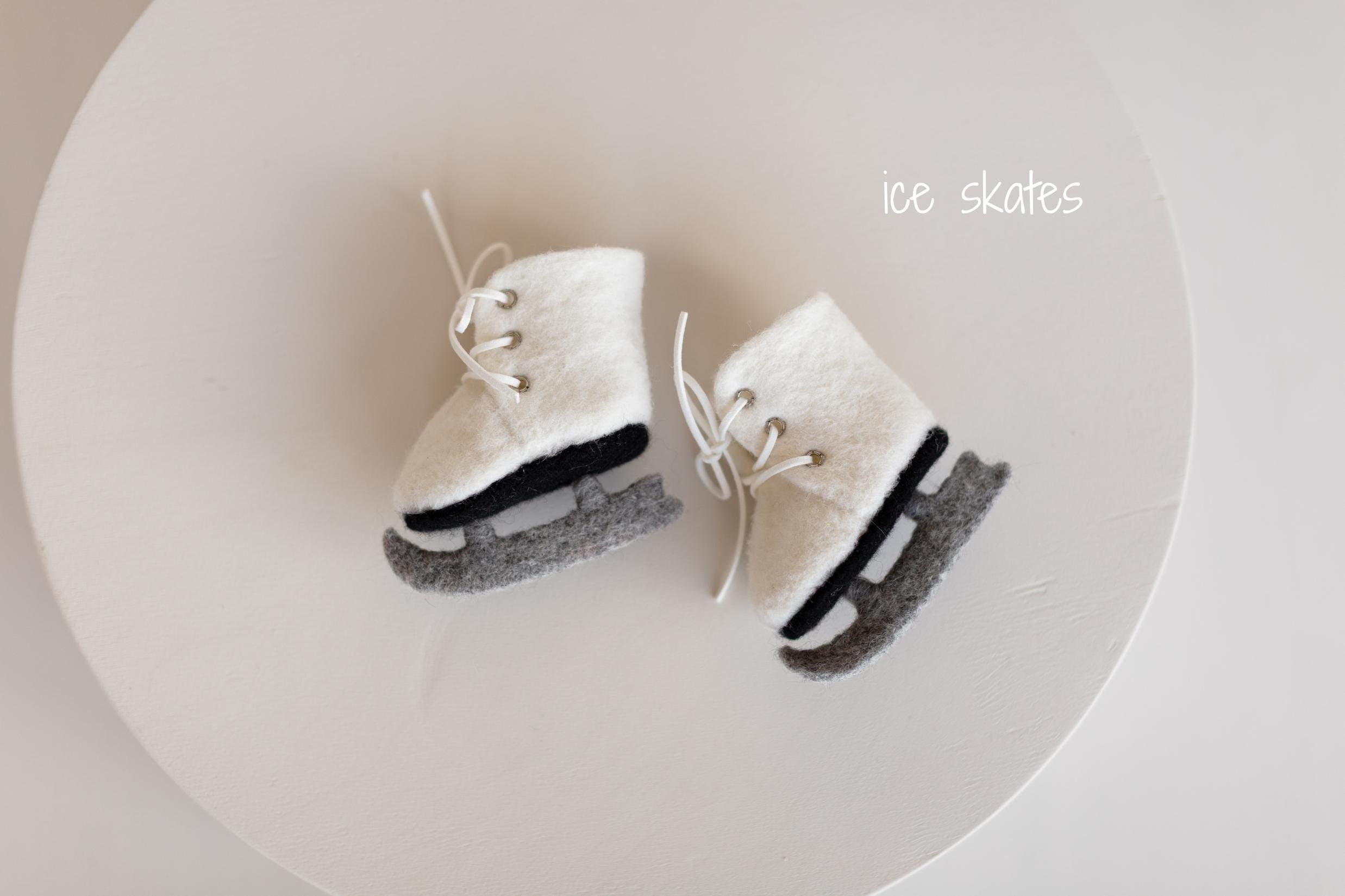 Felted Wool Ice Skates and Earmuffs for Newborn Photography Props, Winter Baby Photoshoot Accessories, Christmas Newborn Photo Outfit