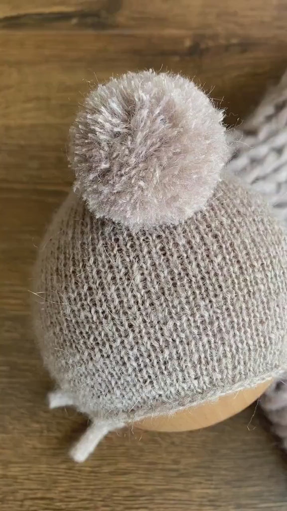 Newborn Knitted Blanket with Pom Pom Bonnet, Newborn Bonnet, Newborn Knit Blanket, Newborn photography props, Newborn props for photography