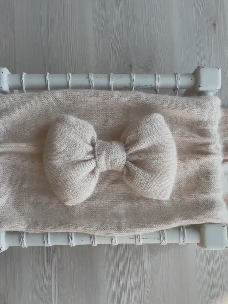 Knitted Bow Brooch for Newborn Wraps, Newborn Knitted Bow Pin, Newborn Bow Wrap, Newborn Photography Props, Newborn Photography Wrap Bow