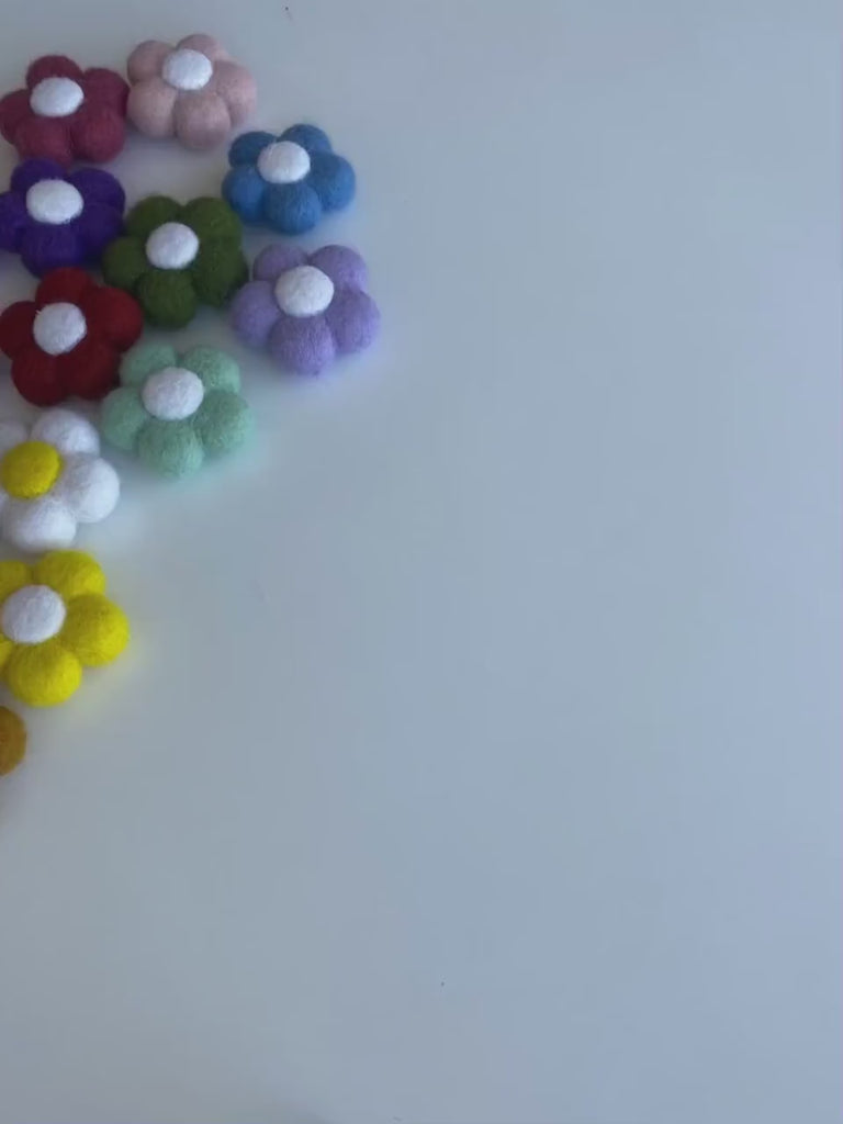 Newborn Felted Flower Photo Toy, Needle Felted Mini Flowers, Newborn Felted Props for Girl, Newborn Photography Props, Felt Flower Decor