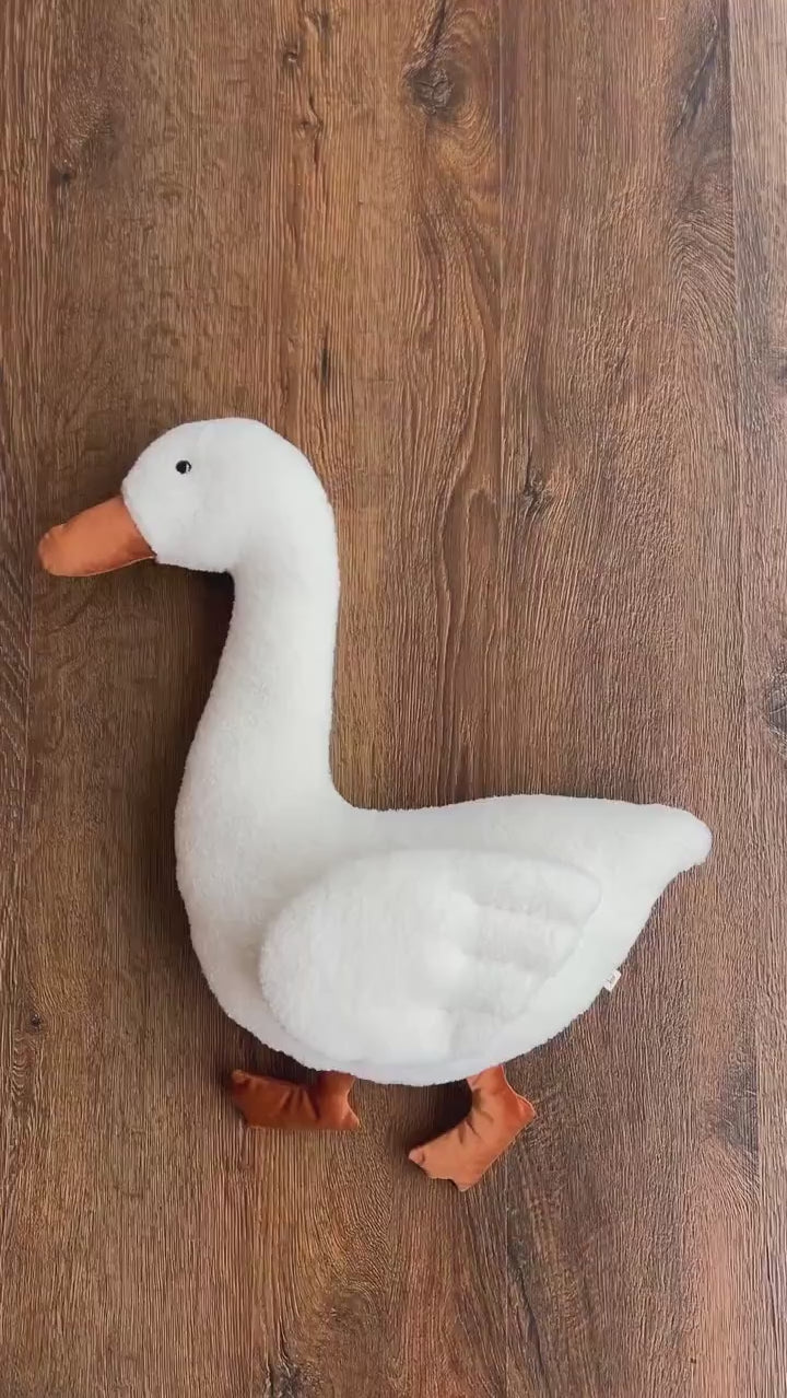 Newborn Goose Posing Toy, Newborn Animal Posing Pillow for Newborn Photography prop, Newborn Stuffed Animal Pillow, Baby Goose Pillow Toy