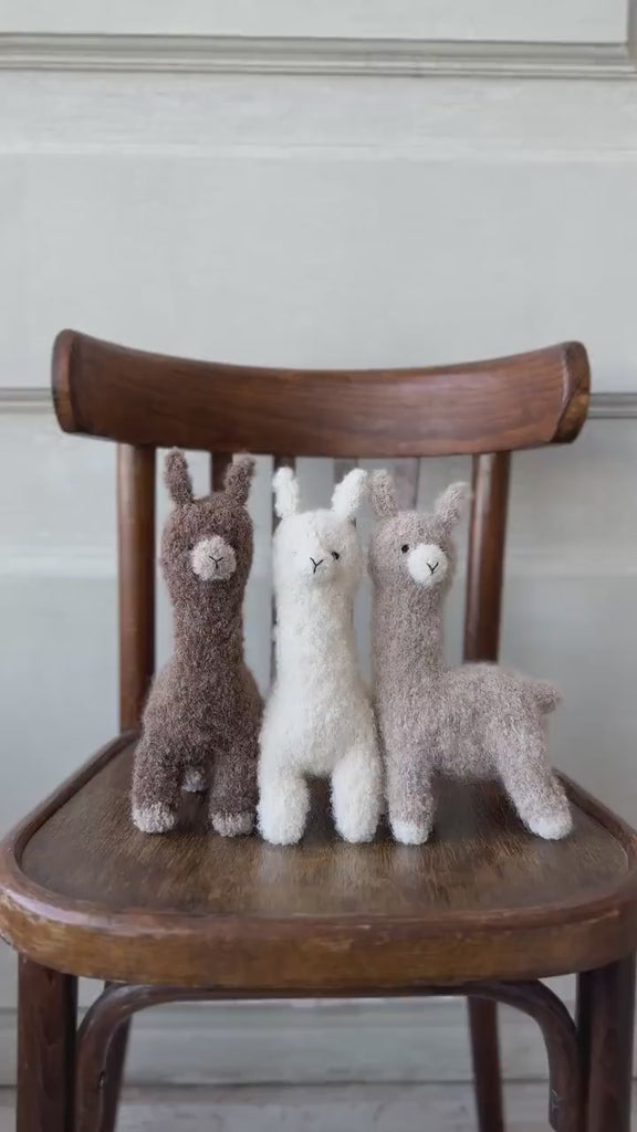 Boucle Knit Alpaca Toy: Soft Handmade Plush for Newborn Photography and Baby Gifts, Newborn Alpaca Toy Baby Shower Gift, Llama Toy for Kids