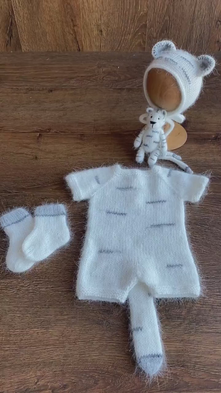 Tiger Newborn Knitted Outfit,Newborn Tiger Outfit,Newborn Photography props,Baby Tiger Costume,Newborn Felted Tiger Toy,Tiger Bonnet and Toy