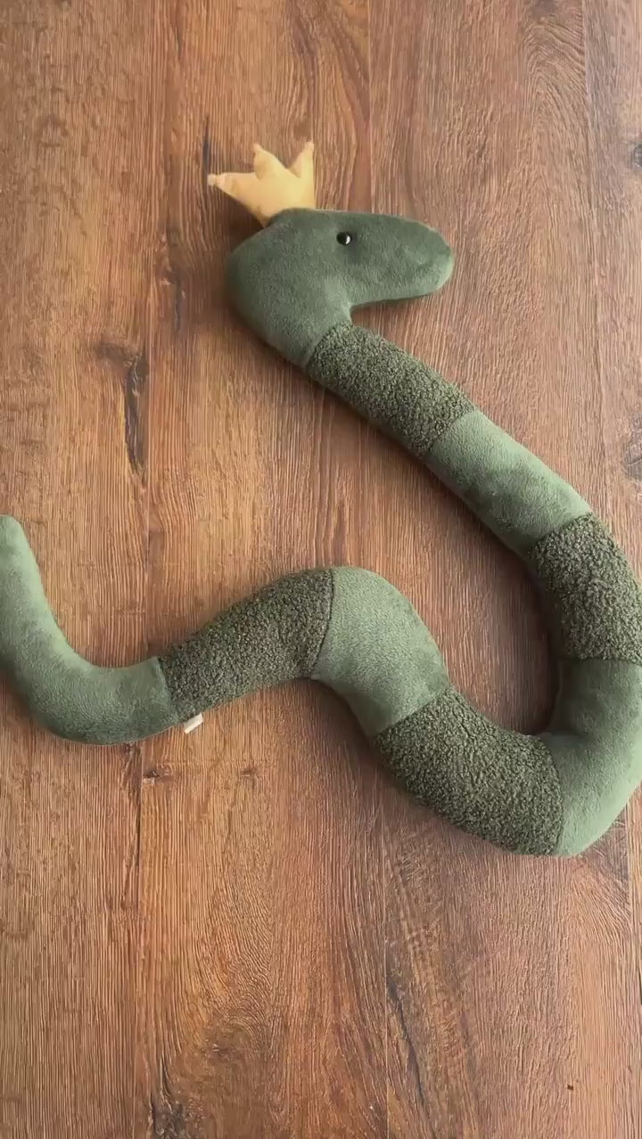 Newborn Snake Posing Toy, Newborn Animal Posing Pillow for Newborn Photography prop, Newborn Stuffed Animal Pillow, Newborn Snake Pillow