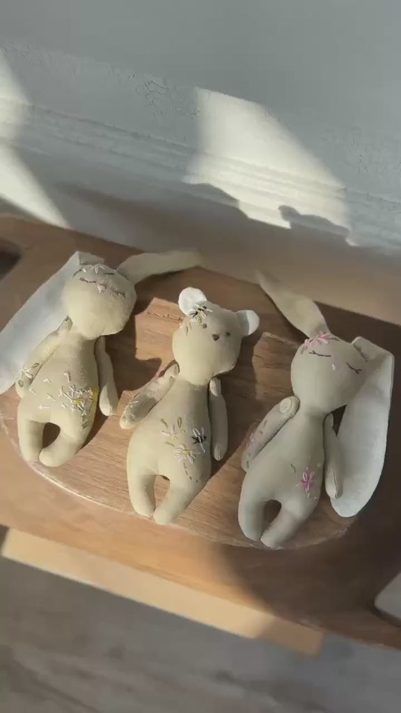 Newborn Linen Stuffed Animal Toys Bear and Bunny Dolls, Hand Embroidered Neutral Unisex Timeless Newborn Teddy Bear Toy, Newborn Bunny Props